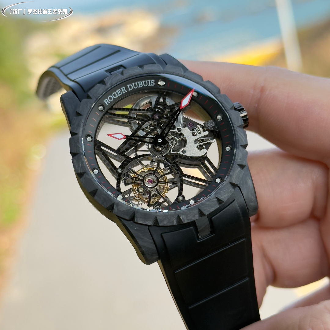 Roger Duppie Carbon Fiber V4 Watch: New Factory Innovation and Precision - 图片 2