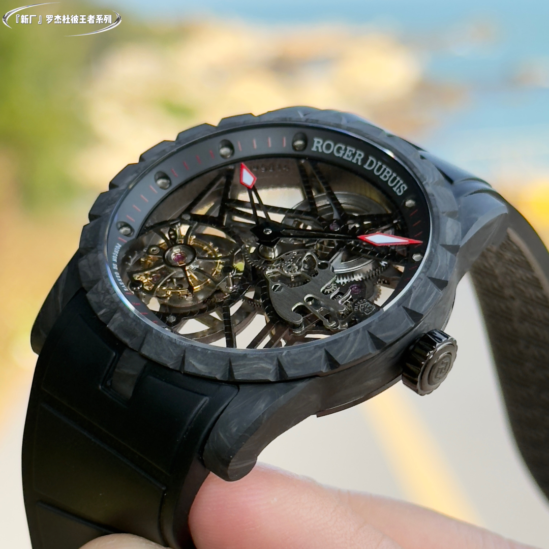 Roger Duppie Carbon Fiber V4 Watch: New Factory Innovation and Precision - 图片 4