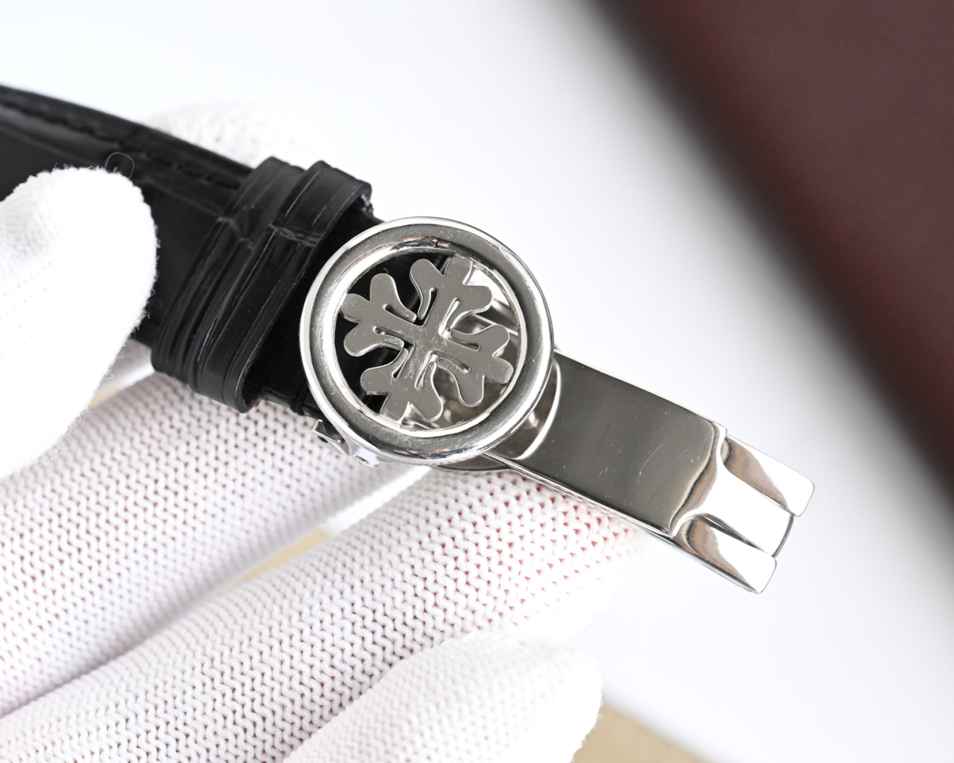 白1500-金1550💰
⌚️⌚️大厂品质,高端系列!2025年🆕新款 百达翡丽复杂功能计时系列上市 Patek Philippe 贵族的艺术品!(升级版改进:壳身比旧版本更薄、玻璃升级耐磨抗摔、比旧版本更平整美观!内罩更新成钢鑫制内罩;手表质感 手感 显得更完美)独家字面加高档内影logo,搭配进口9100多功能机芯(0返修)功能(24小时,星期,星辰,月份)进口316精钢,采用18k品质炉内真空电镀!搭配意大利进口小牛皮!原装折叠扣!尺寸42mm。耐磨防刮蓝宝石玻璃!超强防水50米!简约而不简单!你永远无法拥有一块百达翡丽,你只是在替你的后代保管他. ( 慎重承诺 : 产品实物光泽手感更佳精湛 字盘刻度栩栩如生 壳套工艺都是宗师级别轻身检验 加上新时代机器高技锻造 上手震撼尊贵非凡。你值得拥有!大厂打造!欢迎转载!