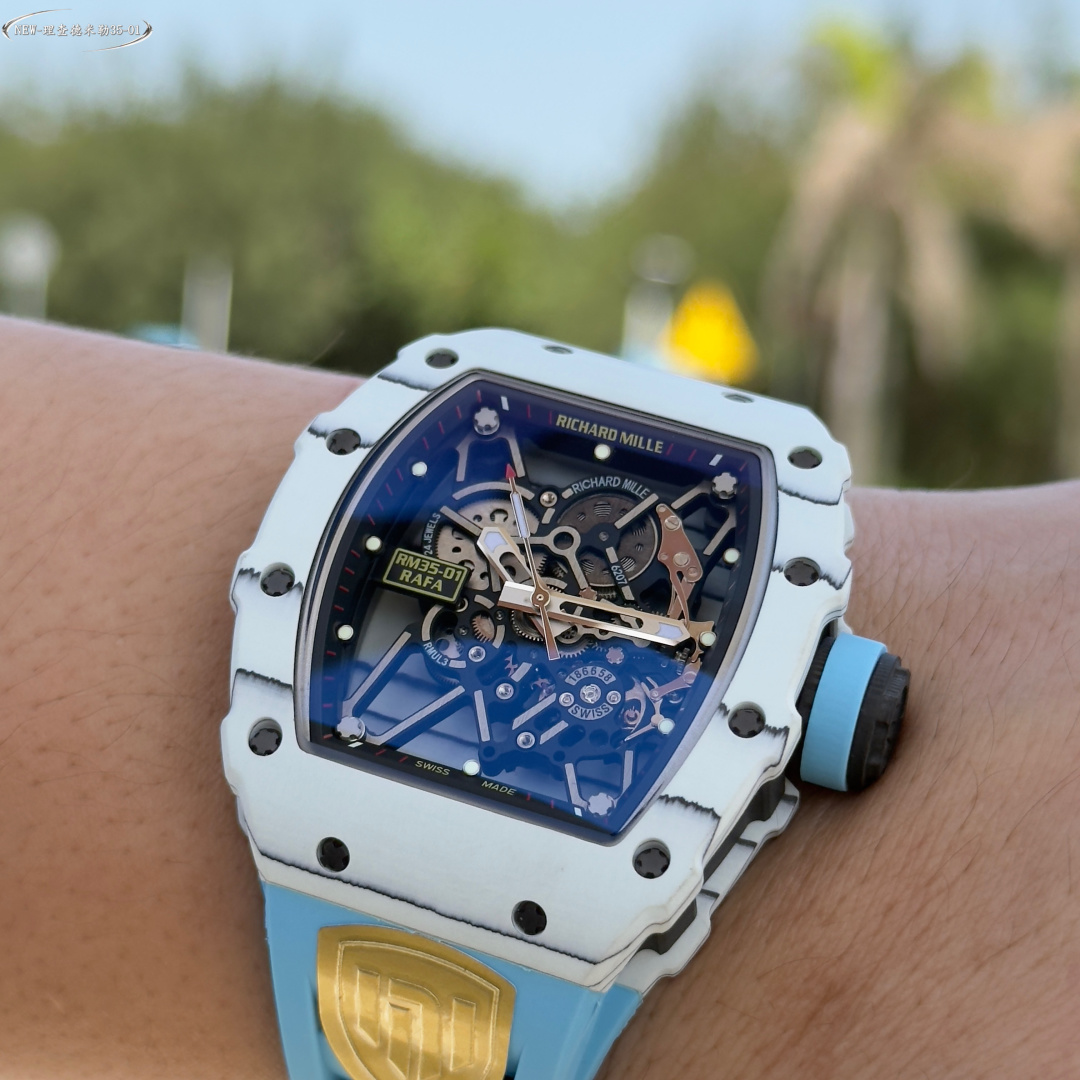 NO:602176,Get started with 'New Factory-NEW Factory' [Ceiling] RICHARD MILLE Richard Mille RM 35-01 RAFAEL NADAL carbon fiber watch - as a ticket for billionaires 1 movement is currently the highest version of the movement on the market, exclusively developed original RMUL3 hollow integrated movement, white sapphire shock absorber, after long-term testing, the stability is quite high, the movement is polished in place, (original synchronization) 2 The case is imported NTT, made of original textured carbon fiber, lightweight  Grade watch, weighing only 50g, the inner tank and watch cover steel parts are made of titanium alloy material, and CNC high-precision processing makes the watch case fit perfectly and seamlessly!  Truly original and authentic details. 3 Dial: The hollow dial with the classic black and red track inner shadow shows the unique charm of the watch. 4: The watch mirror is made of high-curved sapphire mirror and double-sided electroplated high-permeability film, which has an anti-glare effect, clear and exquisite. 5: The choice of natural rubber strap and woven Velcro strap,  6: Titanium alloy folding clasp, original mold opening, clear and three-dimensional engraving, perfectly restoring the original shape, the spring leaf is also made of titanium metal, the elastic effect is better and more durable 7: The screws are all made of titanium metal plating dark gray process, synchronizing the original effect. 'NEW Factory' achieves new breakthroughs and treats watch lovers with 'heart'!  ,19860909上手『新厂-NEW Factory』【天花板】RICHARD MILLE理查德米勒RM 35-01 RAFAEL NADAL碳纤维腕表——作为亿万富豪的入场劵 1机芯目前市场最高版本机芯,独家研发原装RMUL3镂空一体机芯、白宝石避震器、经过长期测试,稳定性相当高,机芯打磨到位,（原装同步） 2表壳进口NTT 原装纹路碳纤维打造、轻量 级表款,克重仅 50g、内胆与表盖钢件采用钛 合金材料、CNC 高精密加工、使表壳配合完美 无缝隙！真正做到原装正品细节. 3表盘:镂空表盘搭配经典黑红赛道内影展现腕 表独有魅力 4:表镜采用高弧度蓝宝石镜面双,并采用双面电镀高透膜,具有防眩效果,清晰而精致. 5:表带天然橡胶表带与编制魔术贴表带选 择、 6:表扣钛合金折叠表扣,原装开模,刻字清晰立体,完美还原正品形状,弹簧片同样采用钛金属,弹性效果更好更持久 7:螺丝全部采用钛金属电镀深灰色工艺,同步原装效果 『新厂-NEW Factory』实现新突破,用“心”对待腕表爱好者！,,Watch