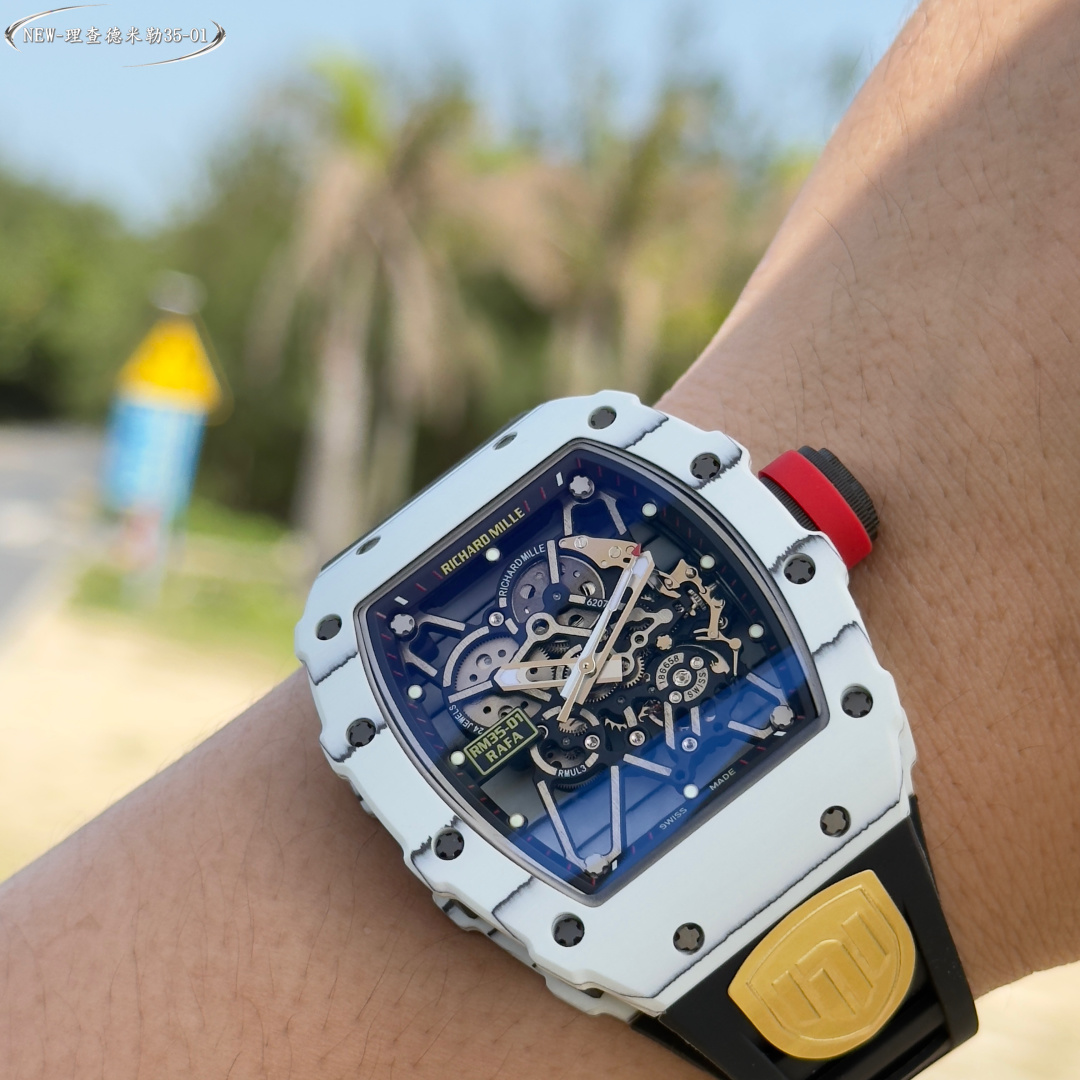 NO:602153,Get started with 'New Factory-NEW Factory' [Ceiling] RICHARD MILLE Richard Mille RM 35-01 RAFAEL NADAL carbon fiber watch - as a ticket for billionaires 1 movement is currently the highest version of the movement on the market, exclusively developed original RMUL3 hollow integrated movement, white sapphire shock absorber, after long-term testing, the stability is quite high, the movement is polished in place, (original synchronization) 2 The case is imported NTT, made of original textured carbon fiber, lightweight  Grade watch, weighing only 50g, the inner tank and watch cover steel parts are made of titanium alloy material, and CNC high-precision processing makes the watch case fit perfectly and seamlessly!  Truly original and authentic details. 3 Dial: The hollow dial with the classic black and red track inner shadow shows the unique charm of the watch. 4: The watch mirror is made of high-curved sapphire mirror and double-sided electroplated high-permeability film, which has an anti-glare effect, clear and exquisite. 5: The choice of natural rubber strap and woven Velcro strap,  6: Titanium alloy folding clasp, original mold opening, clear and three-dimensional engraving, perfectly restoring the original shape, the spring leaf is also made of titanium metal, the elastic effect is better and more durable 7: The screws are all made of titanium metal plating dark gray process, synchronizing the original effect. 'NEW Factory' achieves new breakthroughs and treats watch lovers with 'heart'!  ,19860909上手『新厂-NEW Factory』【天花板】RICHARD MILLE理查德米勒RM 35-01 RAFAEL NADAL碳纤维腕表——作为亿万富豪的入场劵 1机芯目前市场最高版本机芯,独家研发原装RMUL3镂空一体机芯、白宝石避震器、经过长期测试,稳定性相当高,机芯打磨到位,（原装同步） 2表壳进口NTT 原装纹路碳纤维打造、轻量 级表款,克重仅 50g、内胆与表盖钢件采用钛 合金材料、CNC 高精密加工、使表壳配合完美 无缝隙！真正做到原装正品细节. 3表盘:镂空表盘搭配经典黑红赛道内影展现腕 表独有魅力 4:表镜采用高弧度蓝宝石镜面双,并采用双面电镀高透膜,具有防眩效果,清晰而精致. 5:表带天然橡胶表带与编制魔术贴表带选 择、 6:表扣钛合金折叠表扣,原装开模,刻字清晰立体,完美还原正品形状,弹簧片同样采用钛金属,弹性效果更好更持久 7:螺丝全部采用钛金属电镀深灰色工艺,同步原装效果 『新厂-NEW Factory』实现新突破,用“心”对待腕表爱好者！,,Watch