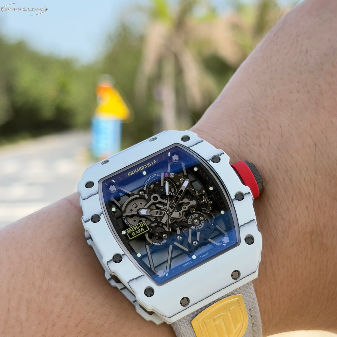 NO:602171,Get started with 'New Factory-NEW Factory' [Ceiling] RICHARD MILLE Richard Mille RM 35-01 RAFAEL NADAL carbon fiber watch - as a ticket for billionaires 1 movement is currently the highest version of the movement on the market, exclusively developed original RMUL3 hollow integrated movement, white sapphire shock absorber, after long-term testing, the stability is quite high, the movement is polished in place, (original synchronization) 2 The case is imported NTT, made of original textured carbon fiber, lightweight  Grade watch, weighing only 50g, the inner tank and watch cover steel parts are made of titanium alloy material, and CNC high-precision processing makes the watch case fit perfectly and seamlessly!  Truly original and authentic details. 3 Dial: The hollow dial with the classic black and red track inner shadow shows the unique charm of the watch. 4: The watch mirror is made of high-curved sapphire mirror and double-sided electroplated high-permeability film, which has an anti-glare effect, clear and exquisite. 5: The choice of natural rubber strap and woven Velcro strap,  6: Titanium alloy folding clasp, original mold opening, clear and three-dimensional engraving, perfectly restoring the original shape, the spring leaf is also made of titanium metal, the elastic effect is better and more durable 7: The screws are all made of titanium metal plating dark gray process, synchronizing the original effect. 'NEW Factory' achieves new breakthroughs and treats watch lovers with 'heart'!  ,19860909上手『新厂-NEW Factory』【天花板】RICHARD MILLE理查德米勒RM 35-01 RAFAEL NADAL碳纤维腕表——作为亿万富豪的入场劵 1机芯目前市场最高版本机芯,独家研发原装RMUL3镂空一体机芯、白宝石避震器、经过长期测试,稳定性相当高,机芯打磨到位,（原装同步） 2表壳进口NTT 原装纹路碳纤维打造、轻量 级表款,克重仅 50g、内胆与表盖钢件采用钛 合金材料、CNC 高精密加工、使表壳配合完美 无缝隙！真正做到原装正品细节. 3表盘:镂空表盘搭配经典黑红赛道内影展现腕 表独有魅力 4:表镜采用高弧度蓝宝石镜面双,并采用双面电镀高透膜,具有防眩效果,清晰而精致. 5:表带天然橡胶表带与编制魔术贴表带选 择、 6:表扣钛合金折叠表扣,原装开模,刻字清晰立体,完美还原正品形状,弹簧片同样采用钛金属,弹性效果更好更持久 7:螺丝全部采用钛金属电镀深灰色工艺,同步原装效果 『新厂-NEW Factory』实现新突破,用“心”对待腕表爱好者！,,Watch