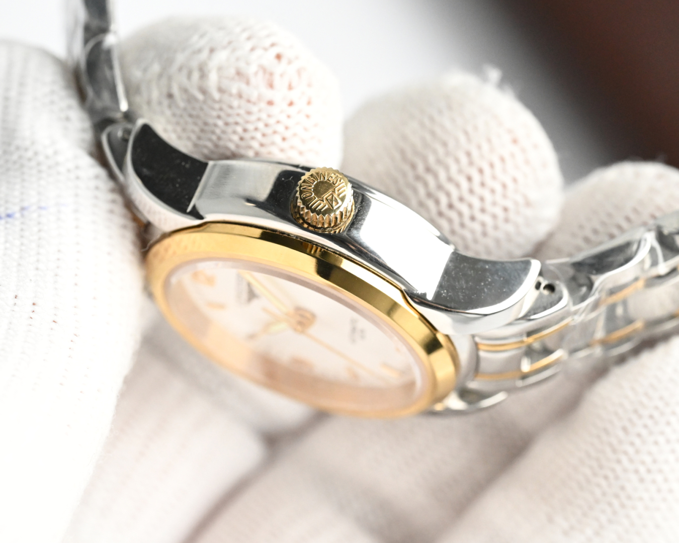 统一价,1400🎩新版:LONGINES/浪琴-索伊米亚系列 L4、263.3一7、机械女表。🇨🇭 表式:女士手表。 机芯型号:《🇨🇭瑞士ETA2671自动机械机芯》【质量保障的核心】。 表売:316不锈精钢 尺寸:内径26mm.外径28.5mm【1:1尺寸】 表镜:蓝宝石水晶玻璃镜面。 316不锈钢钢带丶皮带:真牛皮表带丶鳄鱼皮表带。 防水:三度防水【30m】。 精细华丽工艺、完美品质的保障己达每位女士的追求!
