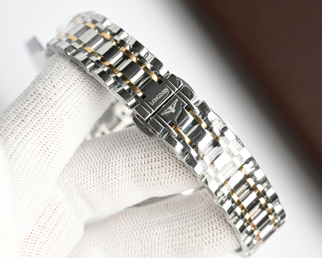 统一价,1400🎩新版:LONGINES/浪琴-索伊米亚系列 L4、263.3一7、机械女表。🇨🇭 表式:女士手表。 机芯型号:《🇨🇭瑞士ETA2671自动机械机芯》【质量保障的核心】。 表売:316不锈精钢 尺寸:内径26mm.外径28.5mm【1:1尺寸】 表镜:蓝宝石水晶玻璃镜面。 316不锈钢钢带丶皮带:真牛皮表带丶鳄鱼皮表带。 防水:三度防水【30m】。 精细华丽工艺、完美品质的保障己达每位女士的追求!