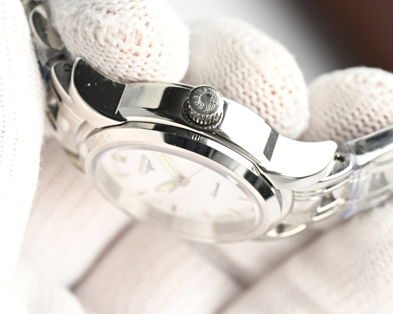 1400💰新版：LONGINES／浪琴-索伊米亚系列 L4、263．3一7、机械女表。🇨🇭      表式：女士手表。   机芯型号：《🇨🇭瑞士ETA2671自动机械机芯》【质量保障的核心】。   表売：316不锈精钢      尺寸：内径26mm．外径28.5mm【1：1尺寸】       表镜：蓝宝石水晶玻璃镜面。    316不锈钢钢带丶皮带：真牛皮表带丶鳄鱼皮表带。   防水：三度防水【30m】。  精细华丽工艺、完美品质的保障己达每位女士的追求!