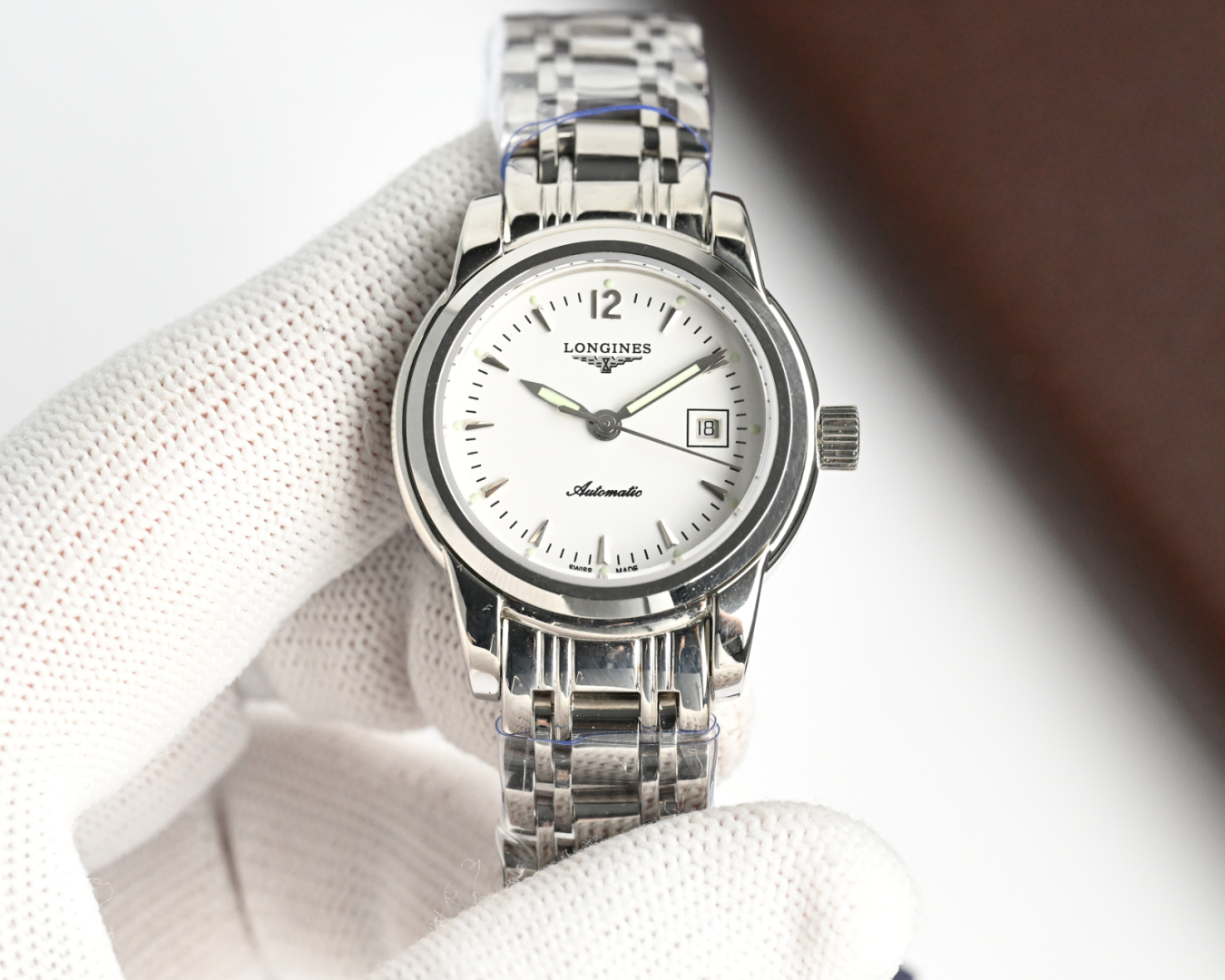 1400💰新版：LONGINES／浪琴-索伊米亚系列 L4、263．3一7、机械女表。🇨🇭      表式：女士手表。   机芯型号：《🇨🇭瑞士ETA2671自动机械机芯》【质量保障的核心】。   表売：316不锈精钢      尺寸：内径26mm．外径28.5mm【1：1尺寸】       表镜：蓝宝石水晶玻璃镜面。    316不锈钢钢带丶皮带：真牛皮表带丶鳄鱼皮表带。   防水：三度防水【30m】。  精细华丽工艺、完美品质的保障己达每位女士的追求!