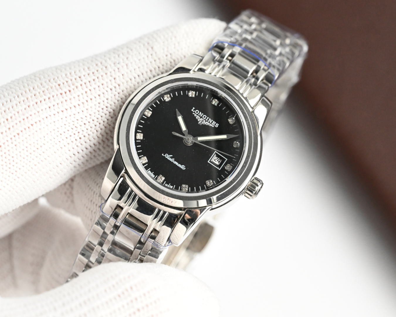 1400💰新版：LONGINES／浪琴-索伊米亚系列 L4、263．3一7、机械女表。🇨🇭      表式：女士手表。   机芯型号：《🇨🇭瑞士ETA2671自动机械机芯》【质量保障的核心】。   表売：316不锈精钢      尺寸：内径26mm．外径28.5mm【1：1尺寸】       表镜：蓝宝石水晶玻璃镜面。    316不锈钢钢带丶皮带：真牛皮表带丶鳄鱼皮表带。   防水：三度防水【30m】。  精细华丽工艺、完美品质的保障己达每位女士的追求!