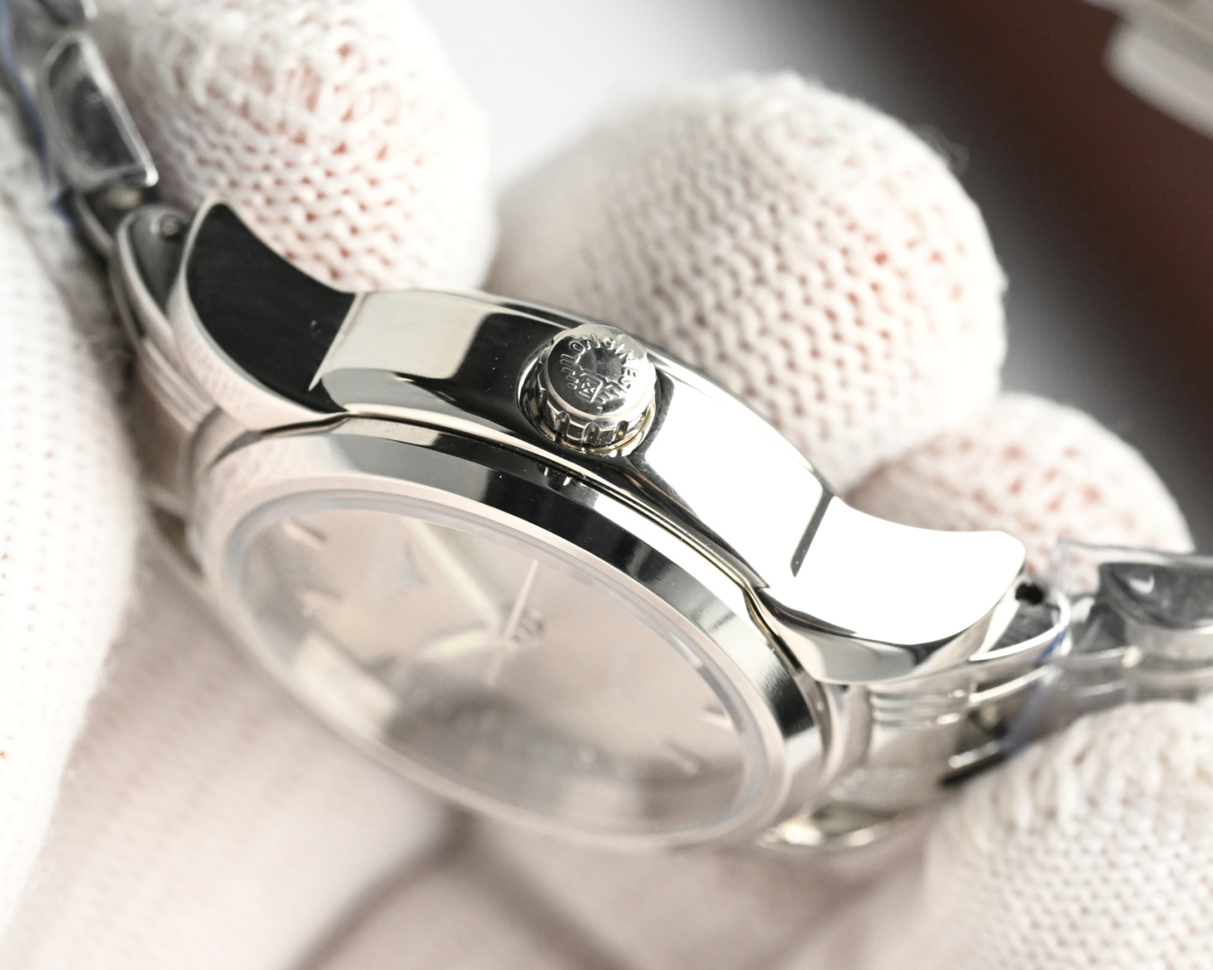 统一价,1400🎩新版:LONGINES/浪琴-索伊米亚系列 L4、263.3一7、机械女表。🇨🇭 表式:女士手表。 机芯型号:《🇨🇭瑞士ETA2671自动机械机芯》【质量保障的核心】。 表売:316不锈精钢 尺寸:内径26mm.外径28.5mm【1:1尺寸】 表镜:蓝宝石水晶玻璃镜面。 316不锈钢钢带丶皮带:真牛皮表带丶鳄鱼皮表带。 防水:三度防水【30m】。 精细华丽工艺、完美品质的保障己达每位女士的追求!