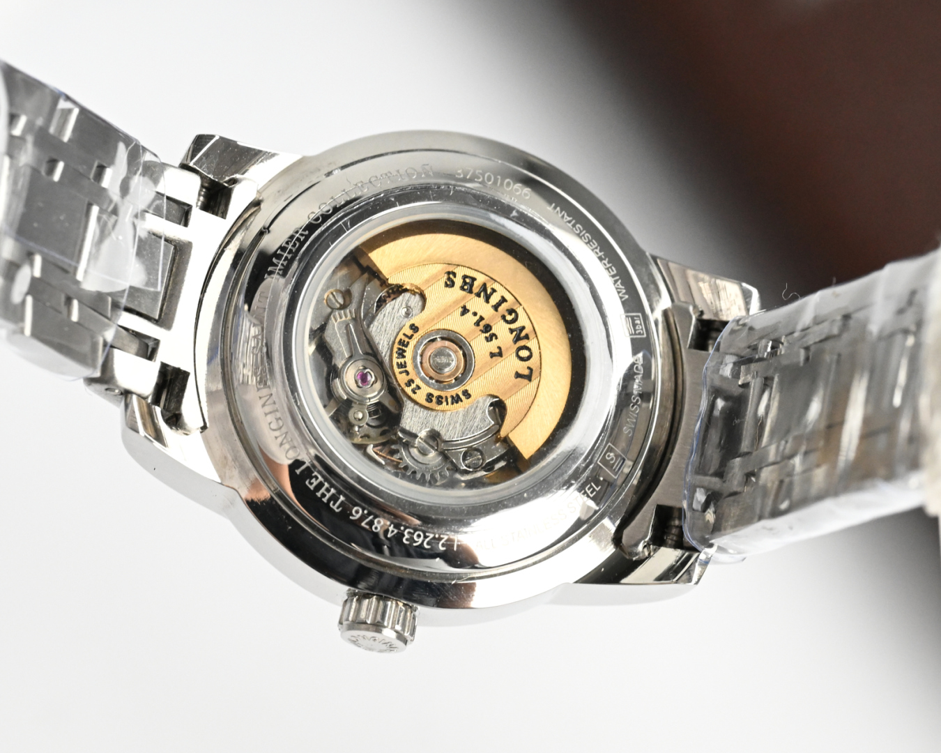 统一价,1400🎩新版:LONGINES/浪琴-索伊米亚系列 L4、263.3一7、机械女表。🇨🇭 表式:女士手表。 机芯型号:《🇨🇭瑞士ETA2671自动机械机芯》【质量保障的核心】。 表売:316不锈精钢 尺寸:内径26mm.外径28.5mm【1:1尺寸】 表镜:蓝宝石水晶玻璃镜面。 316不锈钢钢带丶皮带:真牛皮表带丶鳄鱼皮表带。 防水:三度防水【30m】。 精细华丽工艺、完美品质的保障己达每位女士的追求!