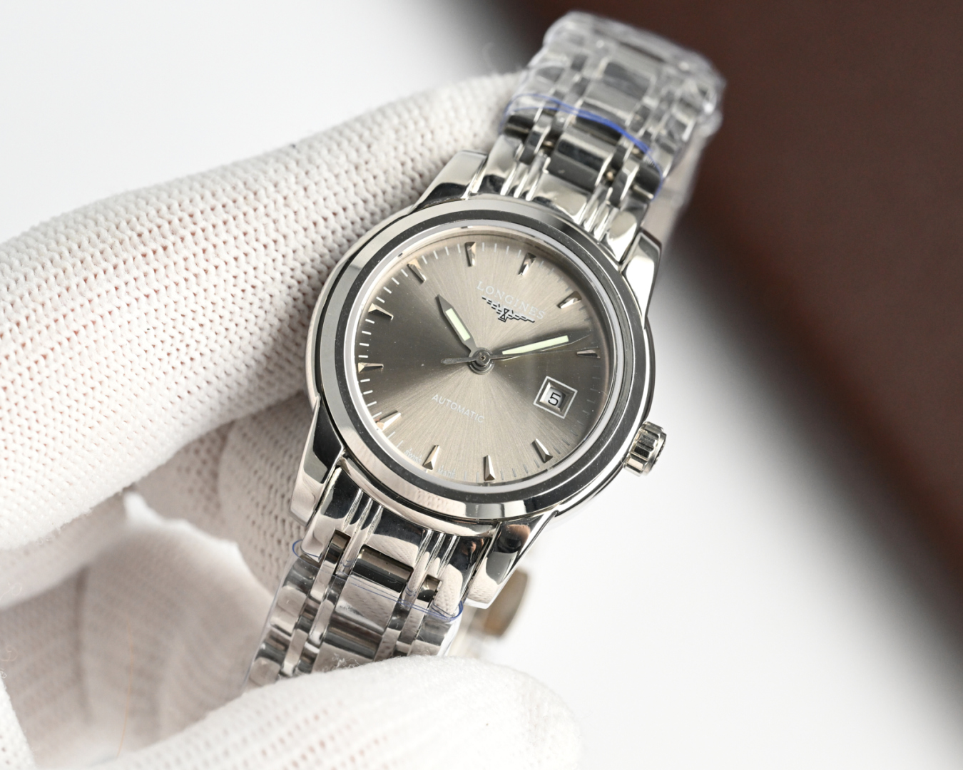 统一价,1400🎩新版:LONGINES/浪琴-索伊米亚系列 L4、263.3一7、机械女表。🇨🇭 表式:女士手表。 机芯型号:《🇨🇭瑞士ETA2671自动机械机芯》【质量保障的核心】。 表売:316不锈精钢 尺寸:内径26mm.外径28.5mm【1:1尺寸】 表镜:蓝宝石水晶玻璃镜面。 316不锈钢钢带丶皮带:真牛皮表带丶鳄鱼皮表带。 防水:三度防水【30m】。 精细华丽工艺、完美品质的保障己达每位女士的追求!