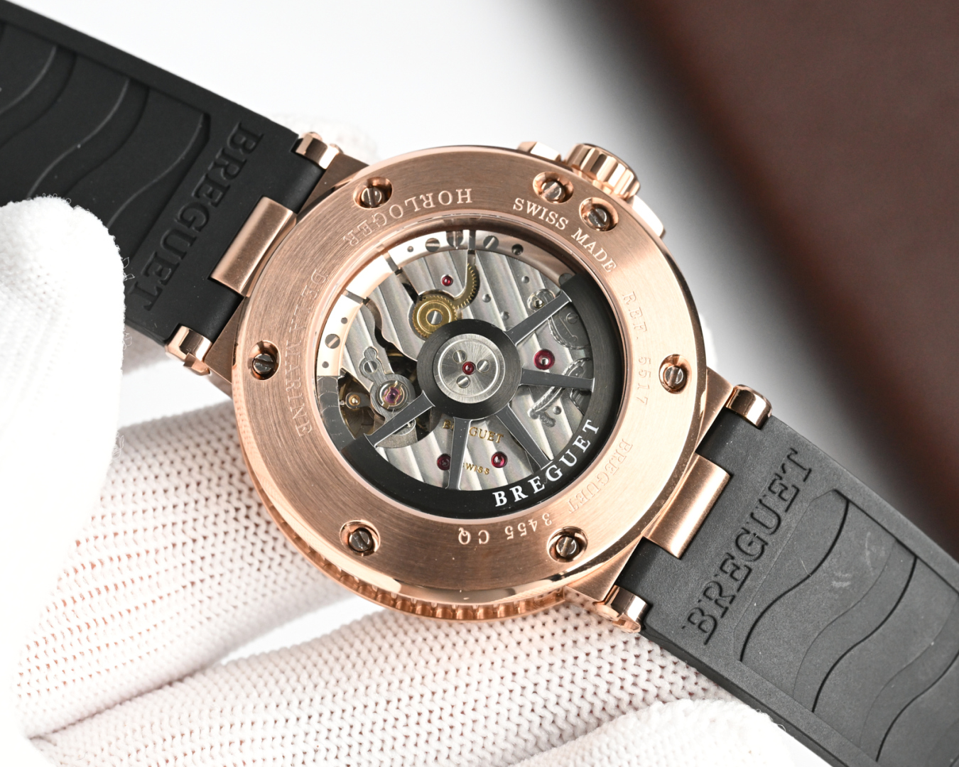Series 3910: High-Quality Wristwatch with Solar-Radiation Palette and Water-Proof Features - 图片 8