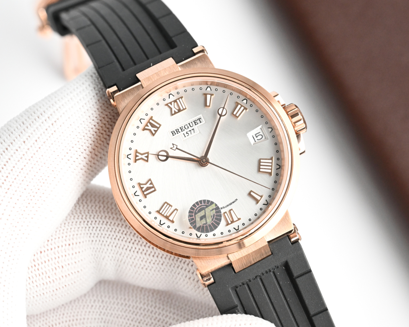 Series 3910: High-Quality Wristwatch with Solar-Radiation Palette and Water-Proof Features - 图片 5