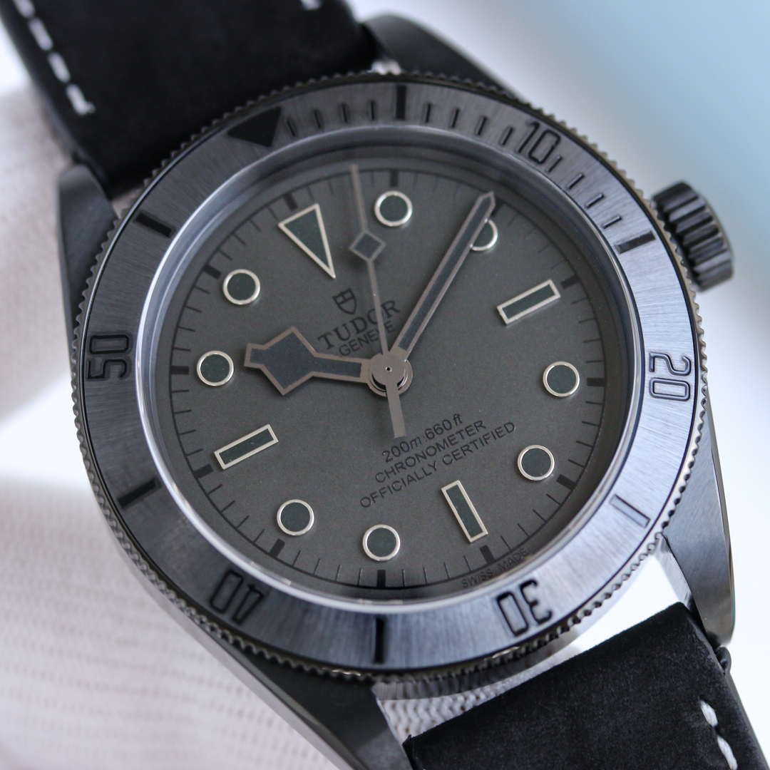 Tudor Black Bay Dark: Reloj de Buceo Automático con Correa de Cuero 4 cmp i1747827863577 307 0 2