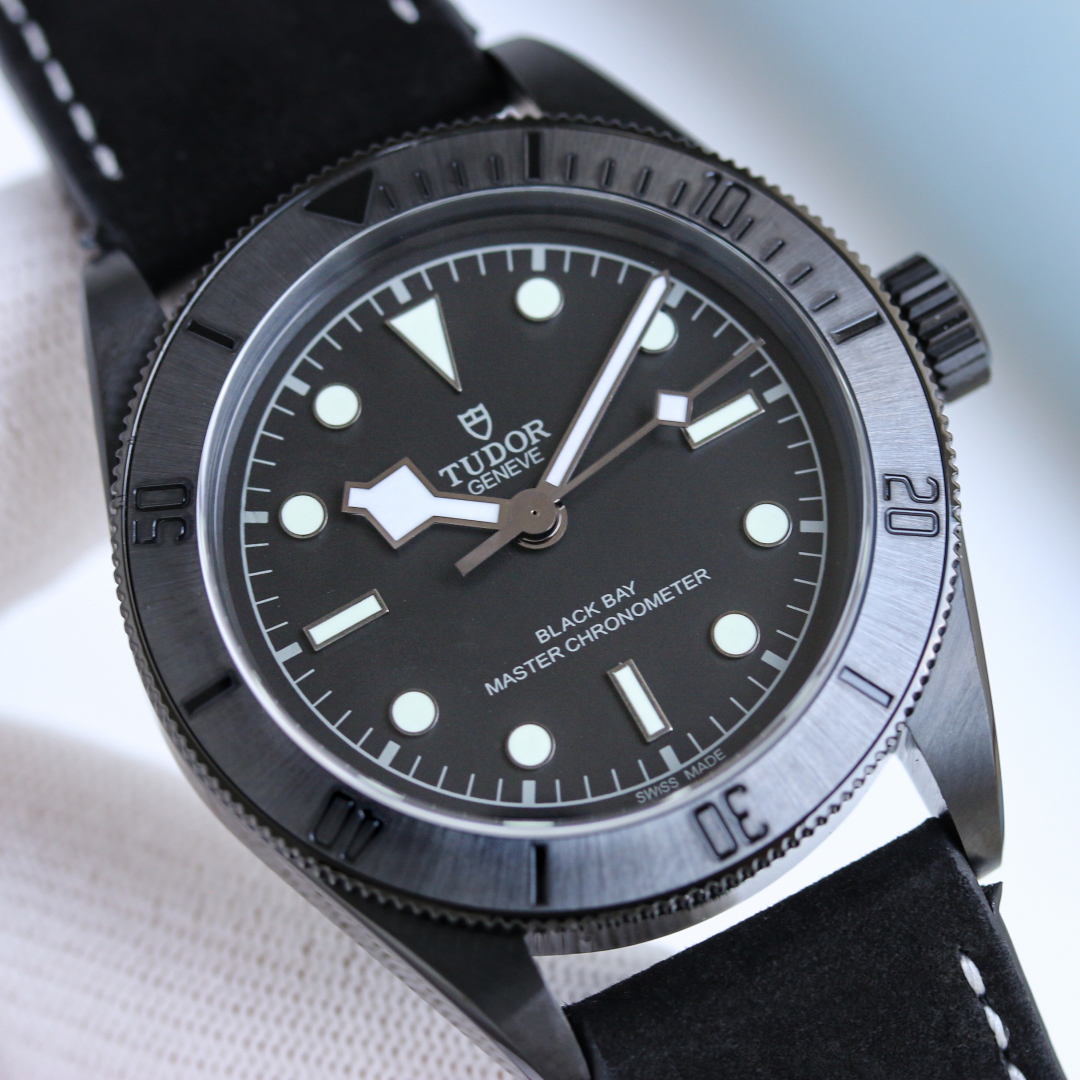 Tudor Black Bay Dark: Reloj de Buceo Automático con Correa de Cuero 7 cmp i1747827863577 3156 0 5