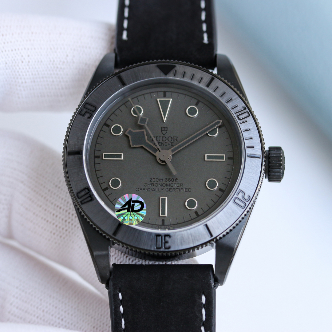 Tudor Black Bay Dark: Reloj de Buceo Automático con Correa de Cuero 3 cmp i1747827866763 5562 0 1