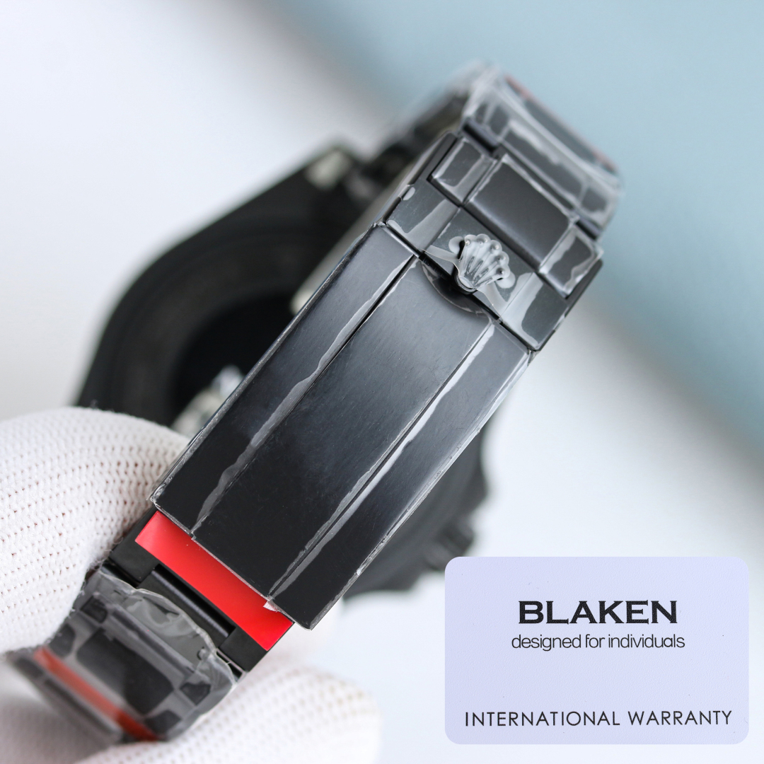 【44mm深潜型大鬼王】敢于尝试 再创新潮——BLAKEN劳力士SEA深潜系列海外定制版——据广大表友强烈要求深度改装。BLAKEN大胆推出——全黑化处理,具有特殊意义的劳力士——“红绿/蓝魔”秉承鬼王坚实,升级可微调一体化拉牙扣子!稳定,耐用的基础,采用PVD真空负离子磨砂电镀技术,外加一层坚硬的黑色外衣,不仅更加抗磨,而且采用丹东3135一体机芯!经久稳定,黑色内影和秒针有画龙点睛之意,赋予其显眼,独特的一面。灵感来自海外著名改装机构——BLAKEN致力延续劳力士永恒的经典,让“好”变成“经典”!