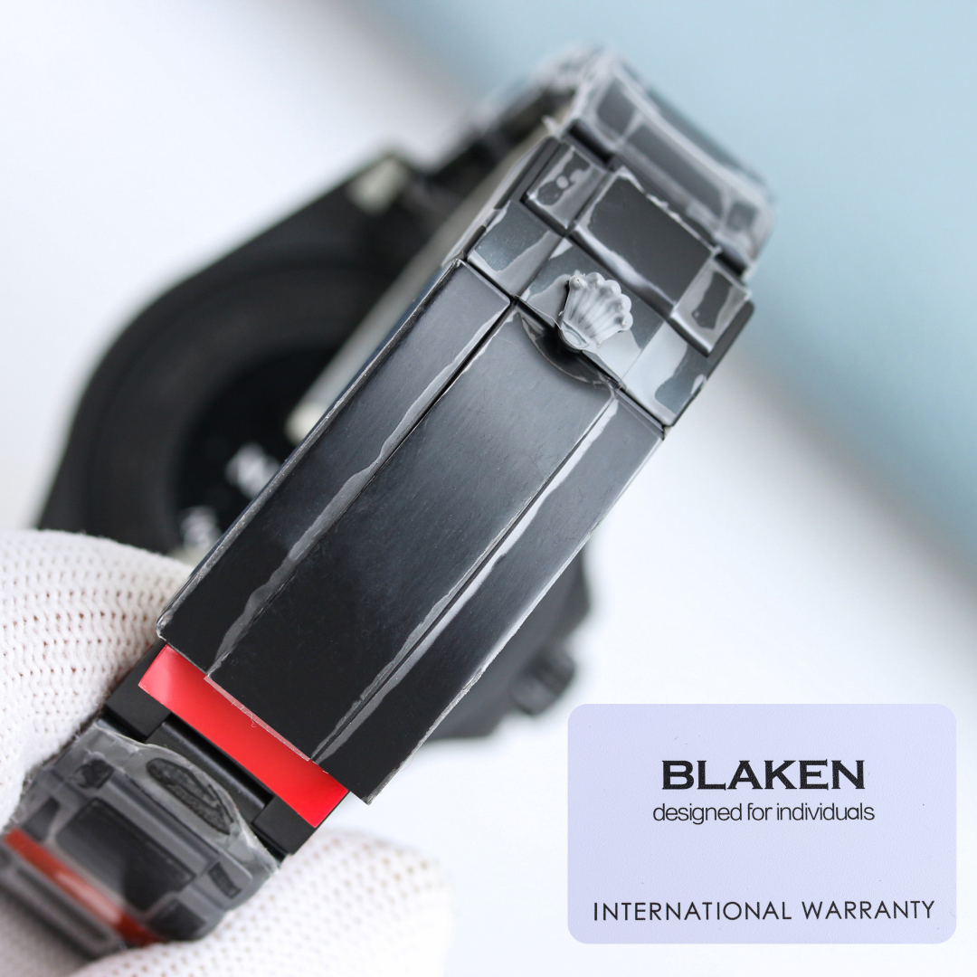 【44mm深潜型大鬼王】敢于尝试 再创新潮——BLAKEN劳力士SEA深潜系列海外定制版——据广大表友强烈要求深度改装。BLAKEN大胆推出——全黑化处理,具有特殊意义的劳力士——“红绿/蓝魔”秉承鬼王坚实,升级可微调一体化拉牙扣子!稳定,耐用的基础,采用PVD真空负离子磨砂电镀技术,外加一层坚硬的黑色外衣,不仅更加抗磨,而且采用丹东3135一体机芯!经久稳定,黑色内影和秒针有画龙点睛之意,赋予其显眼,独特的一面。灵感来自海外著名改装机构——BLAKEN致力延续劳力士永恒的经典,让“好”变成“经典”!