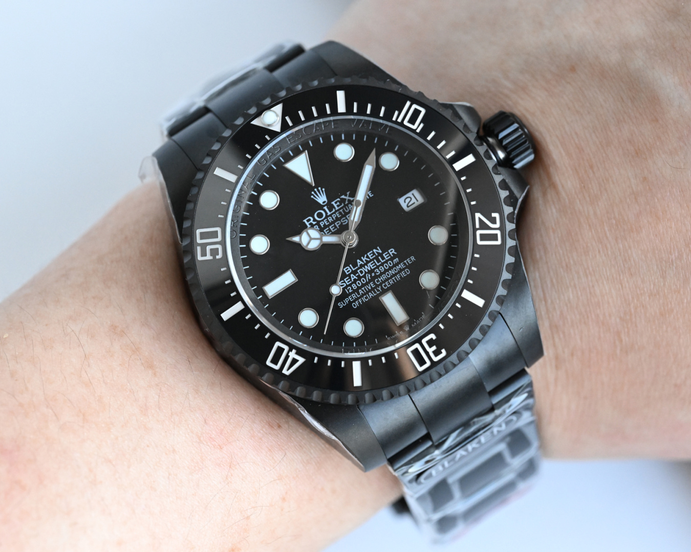 【44mm深潜型大鬼王】第三代最新更新！敢于尝试 再创新潮&mdash;&mdash;BLAKEN劳力士SEA深潜系列海外定制版&mdash;&mdash;据广大表友强烈要求深度改装。BLAKEN大胆推出&mdash;&mdash;全黑化处理，具有特殊意义的劳力士&mdash;&mdash;&ldquo;红绿/蓝魔&rdquo;秉承鬼王坚实，升级可微调一体化拉牙扣子！稳定，耐用的基础，采用PVD真空负离子磨砂电镀技术，外加一层坚硬的黑色