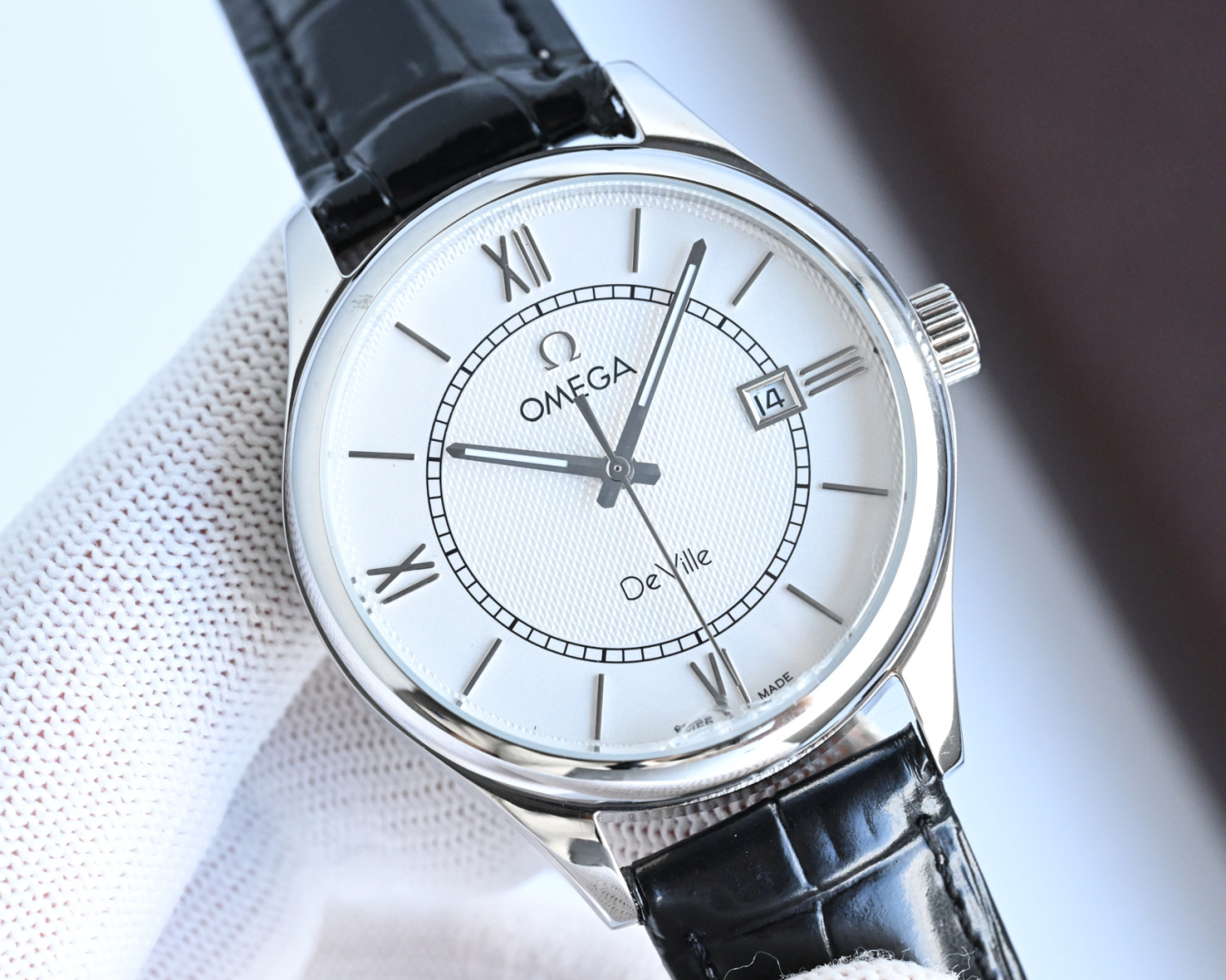 NO:336685,Brand Omega (new three-pin product, business and casual) Luxury and atmospheric type exquisite men's watch (new product) strap real cowhide strap (comfortable)/361 stainless steel strap (durable) movement: imported Citizen movement) material sapphire scratch-resistant mirror (high definition, wear-resistant) atmospheric hot style wrist treasure unique size diameter 42mm/12mm,,,omega,cowhide19860909品牌 欧米茄（三针新品,商务休闲）奢华大气类型精致男士腕表（新品）表带真牛皮表带(舒适)/361精钢表带（耐用）机芯:进口西铁城机芯）材料蓝宝石防刮镜面（高清,耐磨）大气爆款 豪情风格 腕间瑰宝 匠心独蕴 尺寸直径42mm/12mm,,,omega,cowhide,Watch