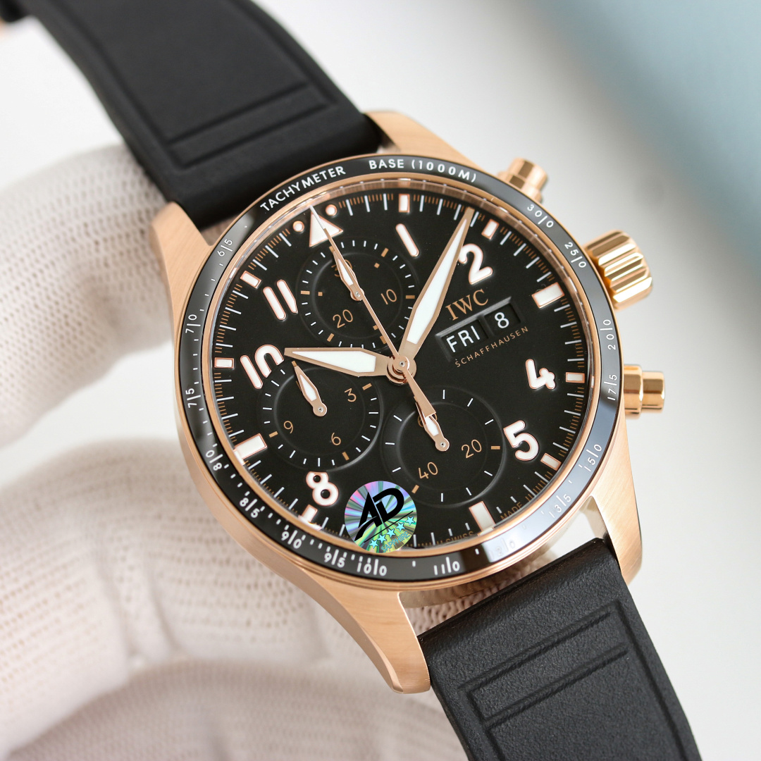 NO:393887,IWC and Mercedes AMG special edition Chronograph 41 AMG special edition, Pilot series high-performance chronograph 41 is made of titanium metal or Ceratanium ceramic titanium metal, combining IWC IWC's professional skills in chronographs and advanced materials. One of the distinctive features of this watch is that its ceramic bezel with a speed measurement scale can measure the average speed based on the distance passed. 1 The watch is made of 316 stainless steel, with a new mold opening size of 41mm, a band width of 20MM 2  In addition to having extremely eye-catching speed measurement ceramic ring ports, in order to further strengthen their dynamic racing genes, not only did the scale and Arabic numerals hour markers have changed from the printing form of conventional numerals to the same inlay style as the Dafei G63, but all the time markers, pointer frames and dials use bright black decorations that perfectly echo the shiny speed measurement rings. The addition of bright black is very obvious to make the high performance of the meter look more refined and advanced. In addition, the three small dials not only partition the digital area and scale, but the scale rings on the outer side also specially increase the slope, creating a sinking feeling, thus further enhancing the exquisiteness and layering of the entire watch. The 3 movement uses Asia's bottom to replica Wanguo's 69385 automatic winding movement. The panel is polished finely and has a three-dimensional sense!  The case is polished by Swiss technology and then hand-drawn sand, which is full of texture. The screw-in ceramic crown and double-sided anti-reflective convex sapphire glass mirror are very thorough and can withstand sudden drops of air pressure. The 4 dial design continues the pilot's classic cockpit dash style. The dial color has been compared and adjusted hundreds of times with the authentic ones, and it is infinitely close to the authentic ones. The 5 strap uses the original Frug rubber strap and the Wanguo Quick Change System (EasX-CHANGE), allowing you to change the strap without tools (steel belt and tape are switched freely) without tools. The steel strap can be removed manually!  After spending huge amounts of money to dismantle the original, its structure and details are copied one by one. It ensures the restoration of the watch., chanel, iwc19860909万国IWC与梅赛德斯AMG联名特别版 计时腕表41 AMG特别版,飞行员系列高性能计时腕表41采用钛金属或Ceratanium瓷化钛金属制成,融合了IWC万国表在计时码表和先进材料方面的专业技艺.该表一大鲜明特色是其配有测速刻度的陶瓷表圈,能够依据所经过的距离测量出平均速度. 1腕表采用316精钢全新开模,尺寸为41mm表带宽度为20MM 2 除了拥有极为醒目的测速陶瓷圈口,这两款飞计高性能为了进一步强化其动感的赛车基因,不仅刻度与阿拉伯数字时标由常规飞计的印刷形式,变为了和大飞G63相同的镶嵌式,并且所有时标、指针的边框和表盘都采用了与闪亮测速圈完美呼应的亮黑色装饰,亮黑色的加入非常明显的让飞计高性能看起来更加的精致和高级,另外,三个小表盘不仅将数字区域和刻度进行了分区,外围的刻度环还特别增加了坡度,营造出了下沉的感觉,从而进一步增强了整表的精致度和层次感. 3机芯采用Asia透底复刻万国的69385自动上链 机芯.面板打磨精细,立体感十足！表壳采用瑞士工艺打磨之后再手工拉沙,质感十足.旋入式的陶瓷表冠,双面防反光凸状蓝宝石玻璃表镜,非常透彻,可抵受骤降气压. 4表盘设计延续飞行员经典的驾驶舱仪表盘风格,表盘颜色经过上百次与正品对比调教,已经无限接近正品. 5表带采用原版弗橡胶表带搭配万国快速更换系统（EasX-CHANGE), 让你无需工具徒手即可更换表带（钢带和胶带自由切换）钢带都是手动可以快拆的！斥巨资拆解原装后其结构以及细节逐一复制.极高的保证了腕表的还原度.,,chanel,iwc,Watch