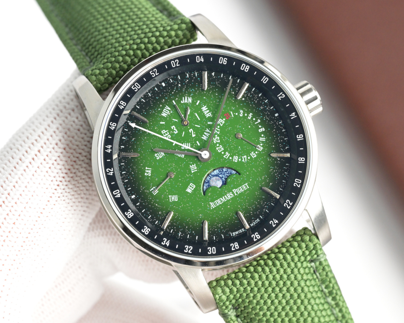 NO:394421,Produced by TW, White Gold TW Factory AP Audemars Piguet CODE11.59 series 26394 men's watch AU1 perfect and personalized experience!  1 diameter 41MM!  The surface glass is made of crystal sapphire glass. 2 is equipped with a custom version of Caliber5134 movement. 3 calendar, week, month, moon and other functions are true. The strap is made of imported Italian calfskin and canvas belts to choose from!  The case of 316L stainless steel is made of CNC, and the entire case is highly accurate, and the density is consistent with the original!  4 The overall literals are perfectly presented in the original color!  5-shell cover three-piece set of ring-parting mouth, shell, bottom cover, overall angle perfectly reflects the brushing process, the fusion of quality and beauty is the best luxury recommendation for gifts, please identify TW exclusive quality, audemars, cowhide19860909TW 出品 白 金 TW Factory AP爱彼CODE11.59系列26394男士腕表AU1 完美与个性的体验！ 1直径41MM！表面玻璃采用水晶蓝宝石玻璃. 2搭载定制版Caliber5134机芯 3日历,星期,月份,月相等一切功能均为真功能可正常使用.表带采用进口意大利小牛皮以及帆布皮带可选！ 3表壳采用316L精钢材质,整壳CNC高精准处理,密度与原装吻合！ 4字面整体按照原装颜色完美呈现！ 5壳套分圈口.壳.底盖三件套,整体角度完美体现拉丝工艺,品质与美的融合送礼最佳奢华推荐请认准TW独家品质,,audemars,cowhide,Watch