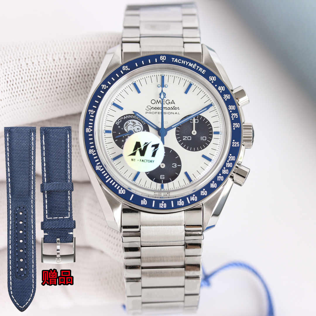 NO:394424,N1Factory Omega Speedmaster Series.32.42.50.02.001 'Full-fitted' Snoopy 50th Anniversary Commemorative Watch This V4 version is specifically upgraded as follows: 1 The chamfers and brushed on both sides of the case are consistent with the original version. The workmanship and color of the ceramic rings at the 2 rings are consistent with the original version. 3 The movement adopts 3861 manual winding and is consistent with the original version. The movement has been upgraded and improved in many aspects and is more stable than before. 4 This steel belt model is created according to the original version of the foreign official website, which is truly 1 to 1 pair. 5 It comes with a Master Cycle Centre Card, and the synchronous induction directly reaches the corresponding model of the official website!  Produced by N1, you can take you into the most perfect Snoopy space travel!  , omega19860909N1Factory欧米茄超霸系列.32.42.50.02.001 “满配版”史努比50周年纪念腕表 本次V4版本具体升级如下 1表壳两侧的倒角以及拉丝打磨均做到和原版一致. 2圈口的陶瓷圈做工颜色均跟原版一致. 3机芯采用3861手动上链跟原版一致,机芯经过多方面升级改良比之前更加稳定. 4此次钢带款是按照国外官网原版开模打造,真正做到1比1对版. 5附带至臻天文台认证卡,同步感应直达官网对应表款！ N1出品、带你进入最完美史努比太空遨游！,,omega,Watch