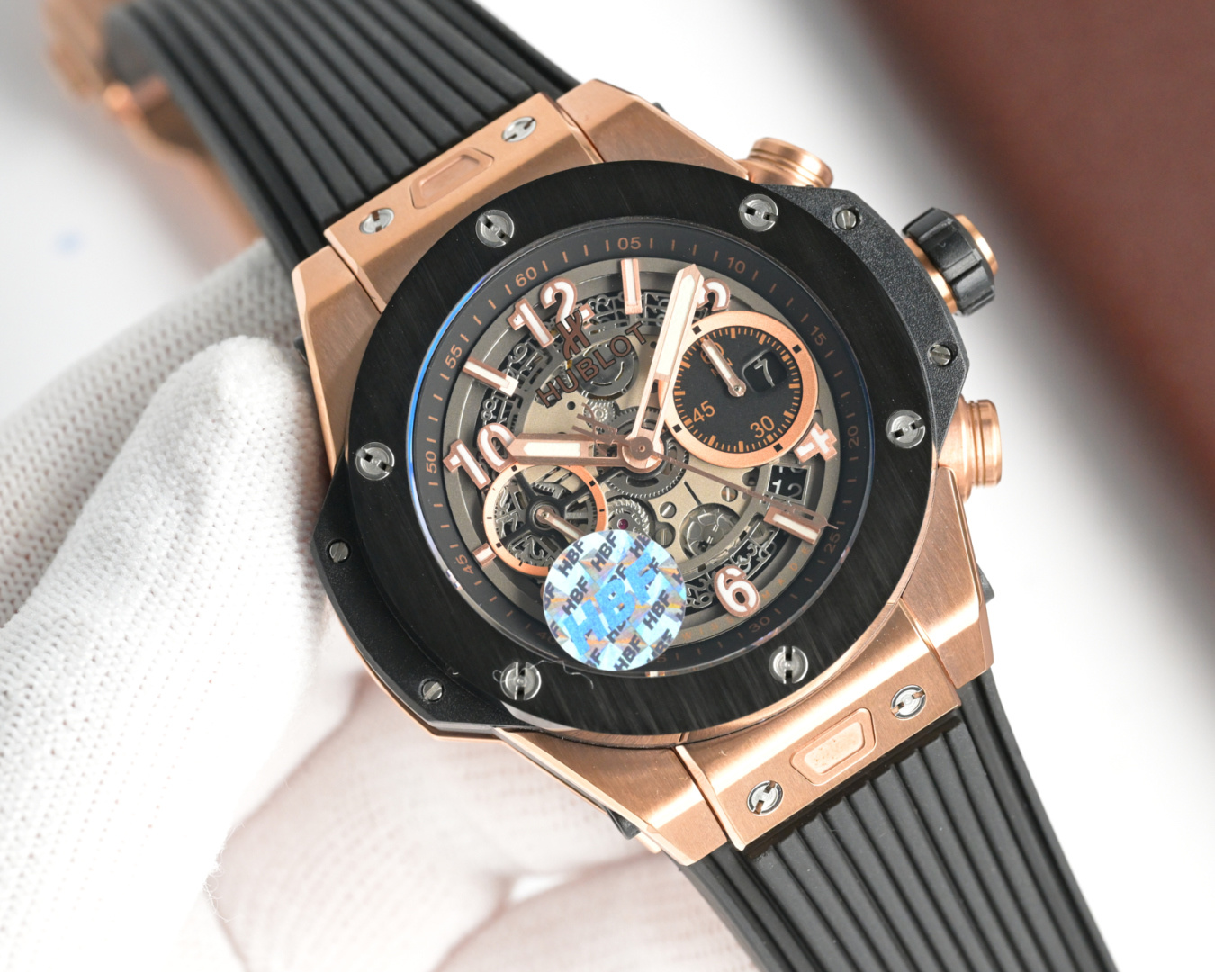 NO:394010,HBF FACTORY V2 version Hublot (Hengbao) HUBLOT - brave and fearless, short for a quick attack, referred to as 'HUB' and 'Hengbao', BigBang Big Bang Element Material Chronograph v2 version case uses imported 316 stainless steel material, design sense is explosive and equipped with 'HUB1242' automatic movement, chronograph instant start and one-click flyback, perfectly restore the original function, secondary weight gain automatic swing, achieve more stable time-moving and ultra-low repair rate watch strap is made of natural oak rubber strap, super waterproof, soft and comfortable watch mirror is made of natural sapphire glass, wear-resistant, scratch-resistant, transparent and zero flaws. As a young brand, Hublot re-applied a touch of youthful vitality under high-end manufacturing with its bold personality and unique design, and will feel the freedom of youth with everyone!  !  !  ,19860909HBF FACTORY V2版 宇舶(恒宝)HUBLOT ——英勇无畏,拳拳出击,简称“HUB”“恒宝”,BigBang大爆炸元素材料计时码表v2版表壳采用进口316精钢材料 设计感爆炸搭载改“HUB1242”自动机芯 计时瞬启与一键飞返 完美还原原装功能 二次增重自动摆坨 达到更稳定的走时和超低返修率表带采用天然橡树橡胶表带 超强防水 柔软舒适表镜采用天然蓝宝石玻璃 耐磨耐刮 通透零瑕疵 作为一个年轻的品牌 宇舶以张扬的个性和独特的设计在高端制造下重抹一笔青春活力 将与大家一同感受年轻的自由！！！,,Watch