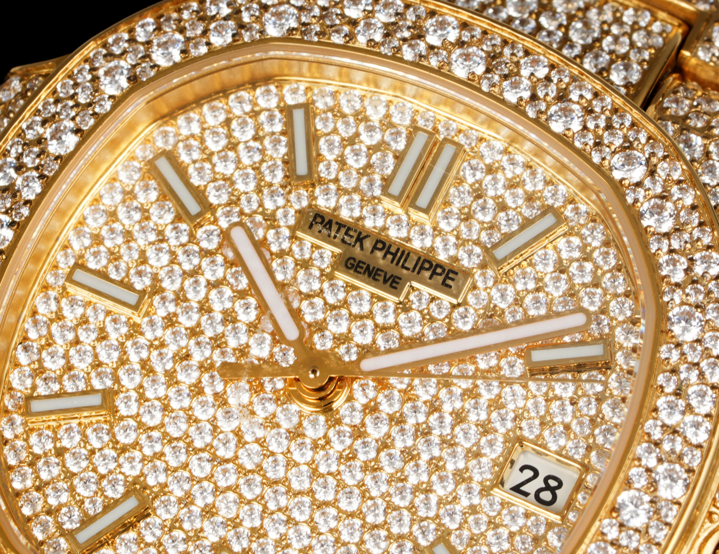 Luxurious Nautilus 7021: Customized Timepiece with Snowflake Drills and Sapphire Crystals - 图片 5