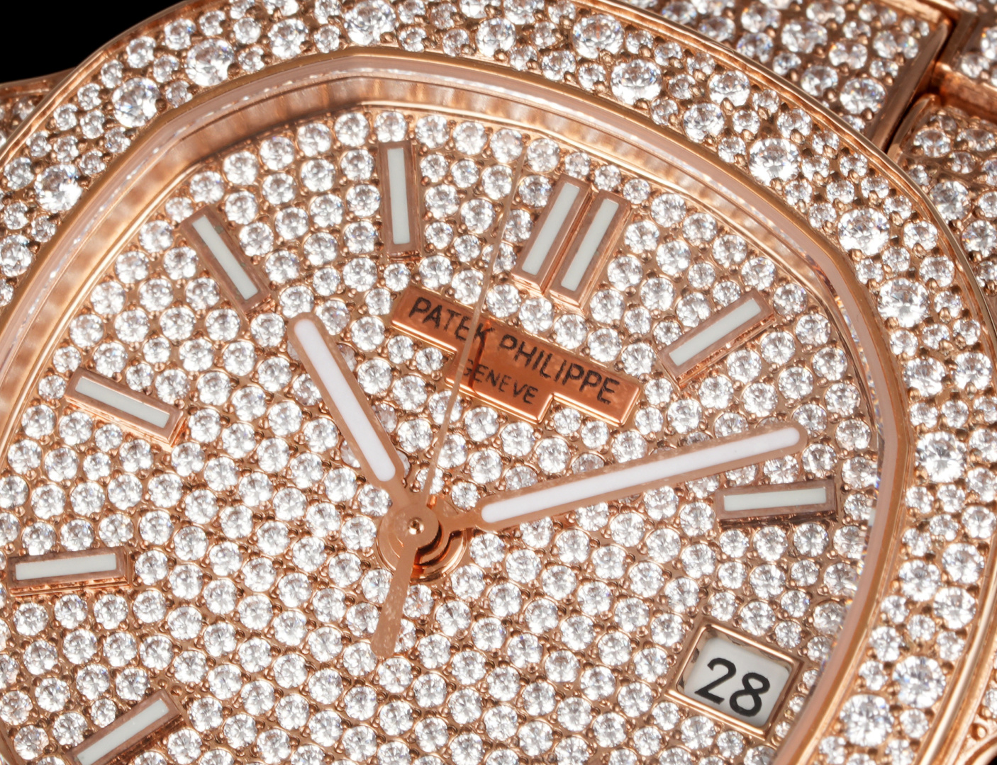 Luxurious Nautilus 7021: Elegant Watch with Snowflake Drills and Customized Design - 图片 5