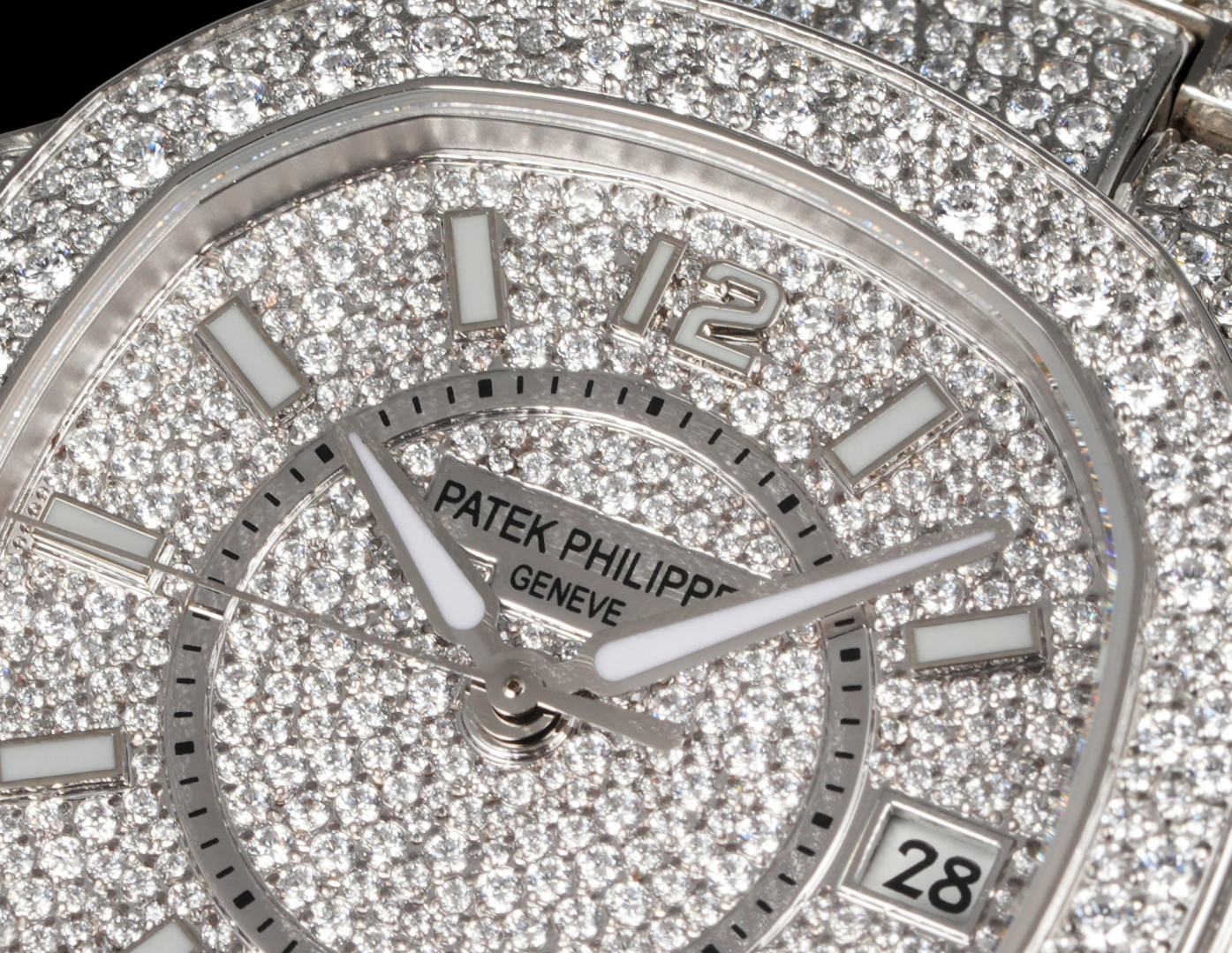 Luxurious Nautilus 7021 Watch: Exquisite Design with Snowflake Drills and Sapphire Crystal. - 图片 5