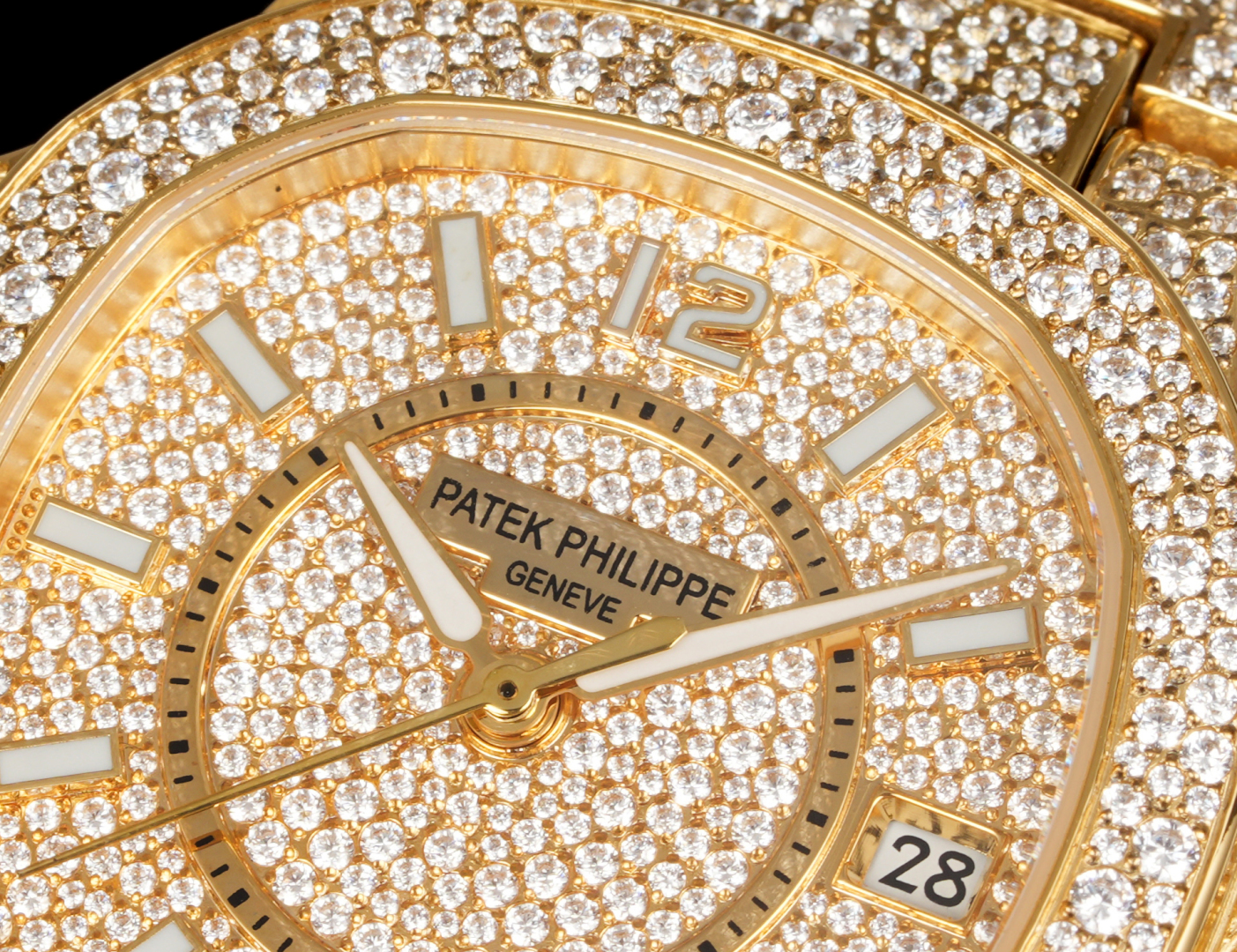 Luxurious Nautilus 7021: Customized Wristwatch with Snowflake Drills and Sapphire Crystal - 图片 5