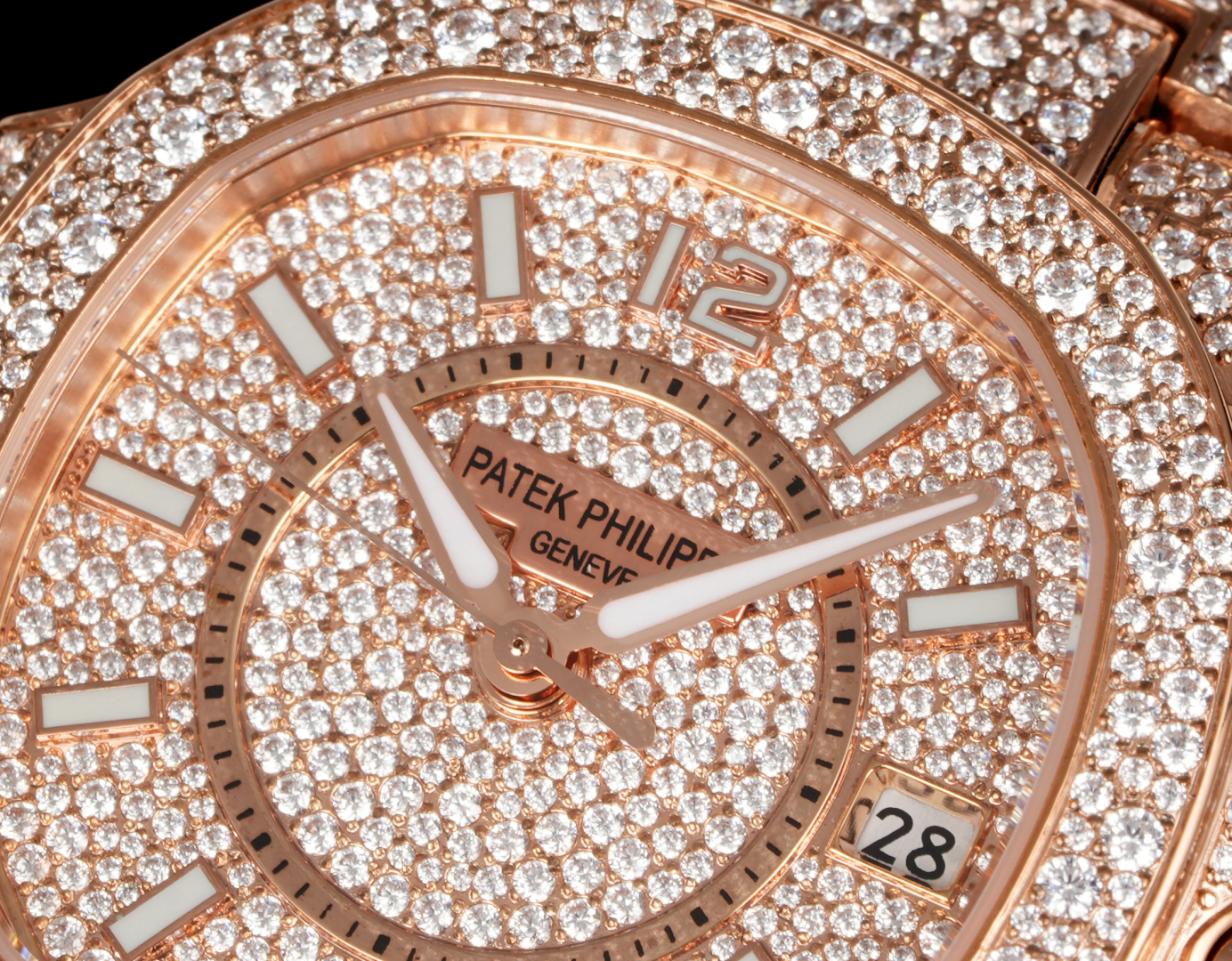 Luxurious Nautilus 7021: Customized Timepiece with Snowflake Drills and Sapphire Crystal - 图片 5