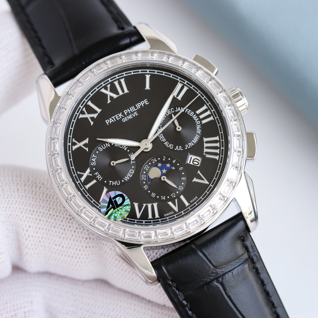 NO:394239,New Patek Philippe Complex Timer Series is available for sale Patek Philippe Noble Artwork!  The watch is newly matched with a new Roman dial, which combines luxury, exquisiteness and use (the upgraded version improves the shell body thinner than the old version, the glass is upgraded to wear-resistant and fall-resistant, and is smoother and more beautiful than the old version! The inner cover is updated to a steel-sin inner cover; the watch texture looks more perfect) and the exclusive literal plus high-end inner shadow logo, paired with imported multi-function movement (0 rework) function (24 hours, week, star, month) imported 316 stainless steel, using vacuum plating in 18k quality furnace!  Paired with calfskin imported from Italy!  Original folding buckle!  Size 42mm. Super waterproof 50 meters!  Simple but not simple!  You can never own a Patek Philippe, you are just keeping it for your descendants. (Prudent commitment The product is more luster and exquisite in physical shape, the dial is lifelike in scale, the shell cover craftsmanship is all master-level light body test, plus the high-tech forging of machines in the new era, it is shocking and noble. You deserve it! Built by a large manufacturer! Welcome to reprint!,, patek philippe,cowhide19860909新款 百达翡丽复杂功能计时系列上市 PatekPhilippe 贵族的艺术品！腕表新搭配焕新设计的罗马表盘,集奢华,精致和使用于一身（升级版改进壳身比旧版本更薄、玻璃升级耐磨抗摔、比旧版本更平整美观！内罩更新成钢鑫制内罩；手表质感 手感 显得更完美）独家字面加高档内影logo,搭配进口多功能机芯（0返修）功能（24小时,星期,星辰,月份）进口316精钢,采用18k品质炉内真空电镀！搭配意大利进口小牛皮！原装折叠扣！尺寸42mm.超强防水50米！简约而不简单！你永远无法拥有一块百达翡丽,你只是在替你的后代保管他. ( 慎重承诺 产品实物光泽手感更佳精湛 字盘刻度栩栩如生 壳套工艺都是宗师级别轻身检验 加上新时代机器高技锻造 上手震撼尊贵非凡.你值得拥有！大厂打造！欢迎转载！,,patek philippe,cowhide,Watch