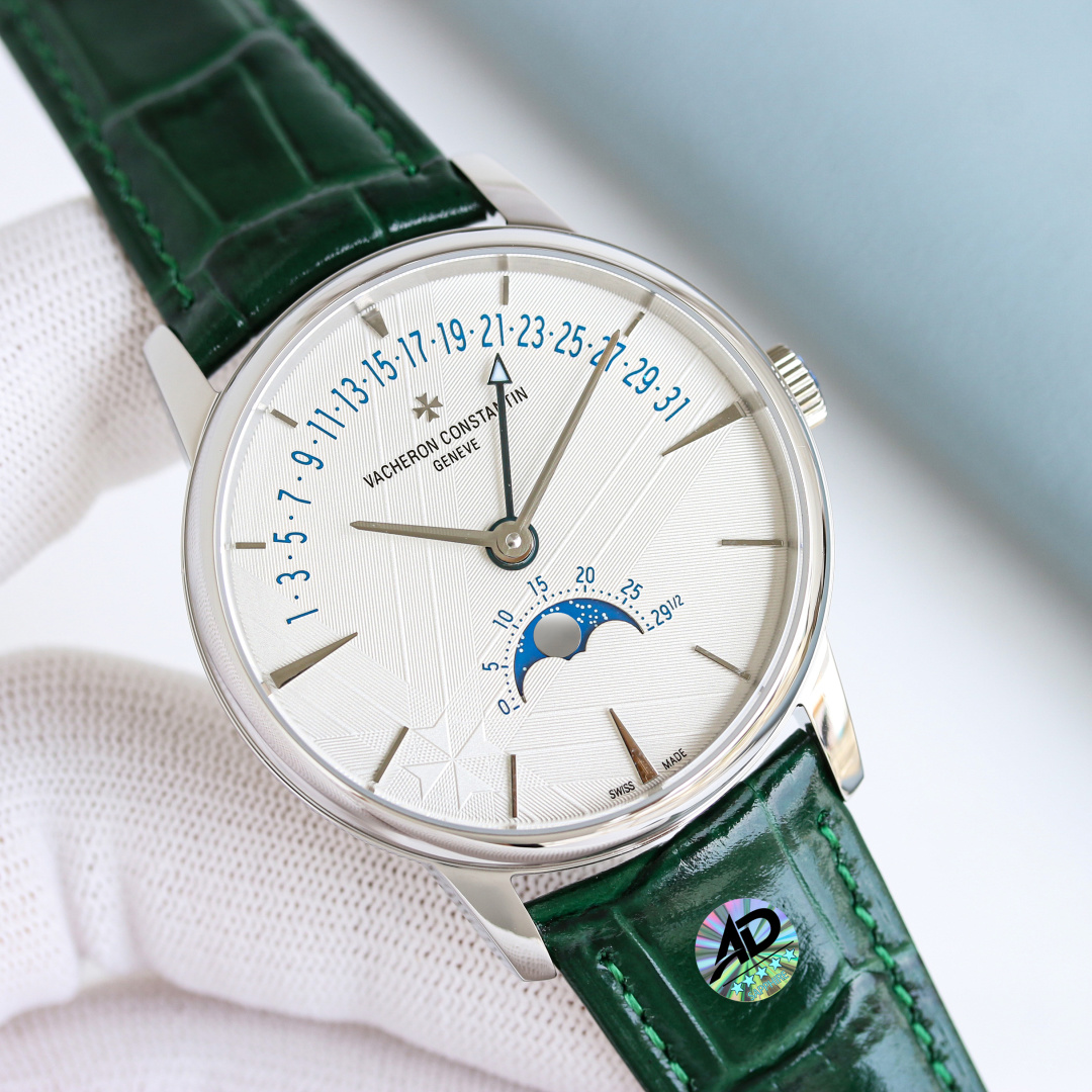 NO:336957,New product Vacheron constantin classic, Vacheron Constantin Zhongheng Sihai retrograde calendar watch model 4000V/210A-B911 is a significant milestone work. It embodies the complex functions of Geneva's long-standing watchmaking tradition, reflecting the wonderful fusion of extraordinary skills and the fashion of the times. It uses a homemade Cal. R31L/2 movement, 41 mm in diameter, 904 steel belt official website synchronization, one-click disassembly, and can also be freely replaced with tape belt!  Welcome all watch friends to appreciate it., vacheron19860909枚 新品 Vacheron constantin 经典, 江诗丹顿众横四海逆跳日历款腕表 型号4000V/210A-B911 堪称意义非凡的里程碑之作.凝聚着日内瓦悠久制表传统的钟表复杂功能,体现出超凡技艺与时代风尚的绝妙融合. 采用自制Cal. R31L/2机芯 直径41毫米 904钢带官网同步 一键拆卸 同时另可自由更换搭配胶带 皮带！ 欢迎各大表友品鉴.,,vacheron,Watch