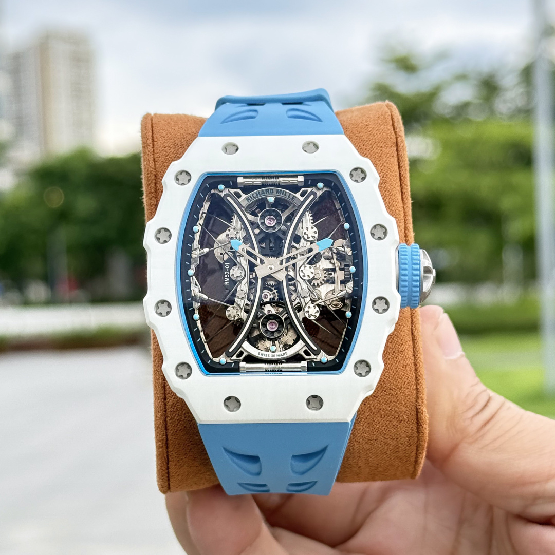 NO:337008,RICHARD MILLE RM53-01 combines watch design with sports events, perfectly interpreting the strong belief and tenacious fighting spirit of the brave men on the field. RM53-01 uses equestrian sports as the background and uses a variety of high-tech materials to resist the strong impact caused by sports, so as to ensure that they are not damaged and operate normally. High-tech materials are made of 