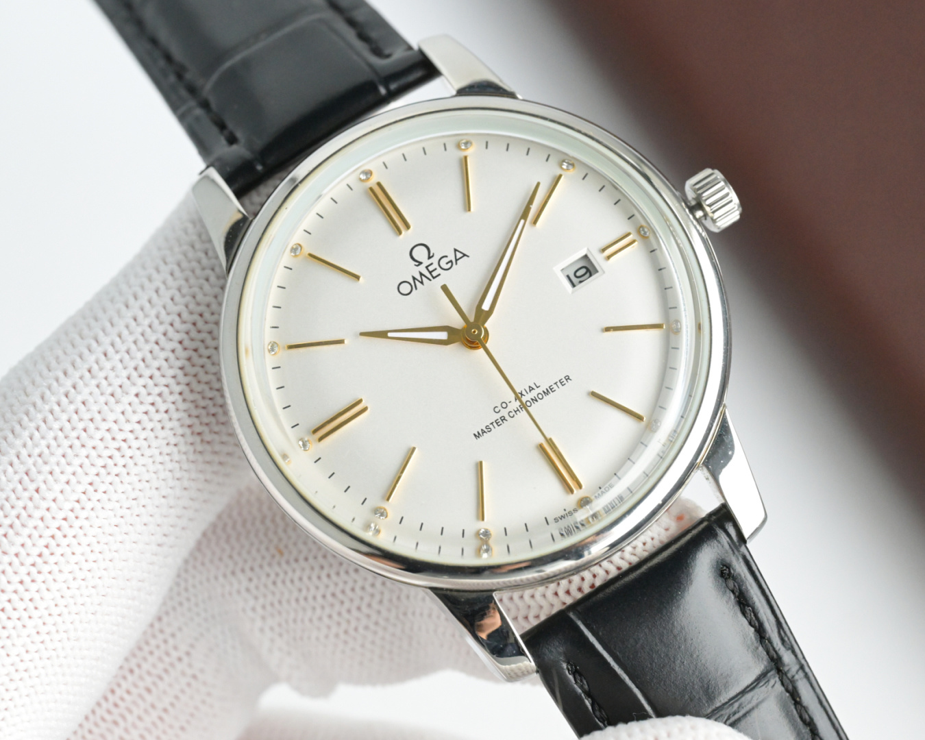 NO:728318,TW produces white gold rose TW Factory new Omega OMEGA Diefei series RN1 pot cover glass, which took up to 6 months!  Ultra-thin men's automatic mechanical watch, using imported original movement (not domestically produced in the market), vibration frequency of 28,800 times per hour, zero repair quality, original size of 42mm in diameter, ultra-thin craftsmanship of 8mm, and imported calfskin from Italy!  The pot lid is made of glass!  Super waterproof to 100 meters!  The same style at the counter, reproduced one to one!  Bring him to show his sharp edge and extraordinary style!  Dazzling brilliance, eternal noble gift, the best luxury recommendation, please look for TW’s exclusive quality, omega, cowhide19860909TW 出品 白 金玫  TW Factory 新款 欧米茄 OMEGA 蝶飞系列RN1锅盖玻璃 耗时长达6个月！超薄男士自动机械腕表,采用进口原装机芯（非市场国产机）,每小时振频28800次,零返修质量,直径42mm原装尺寸,超薄工艺8mm,采用意大利进口小牛皮！锅盖玻璃材质！超强防水100米！专柜同款,一比一复刻！带上他锋芒尽显,气派不凡！耀眼光辉,永恒尊贵送礼最佳奢华推荐请认准TW独家品质,,omega,cowhide,Watch