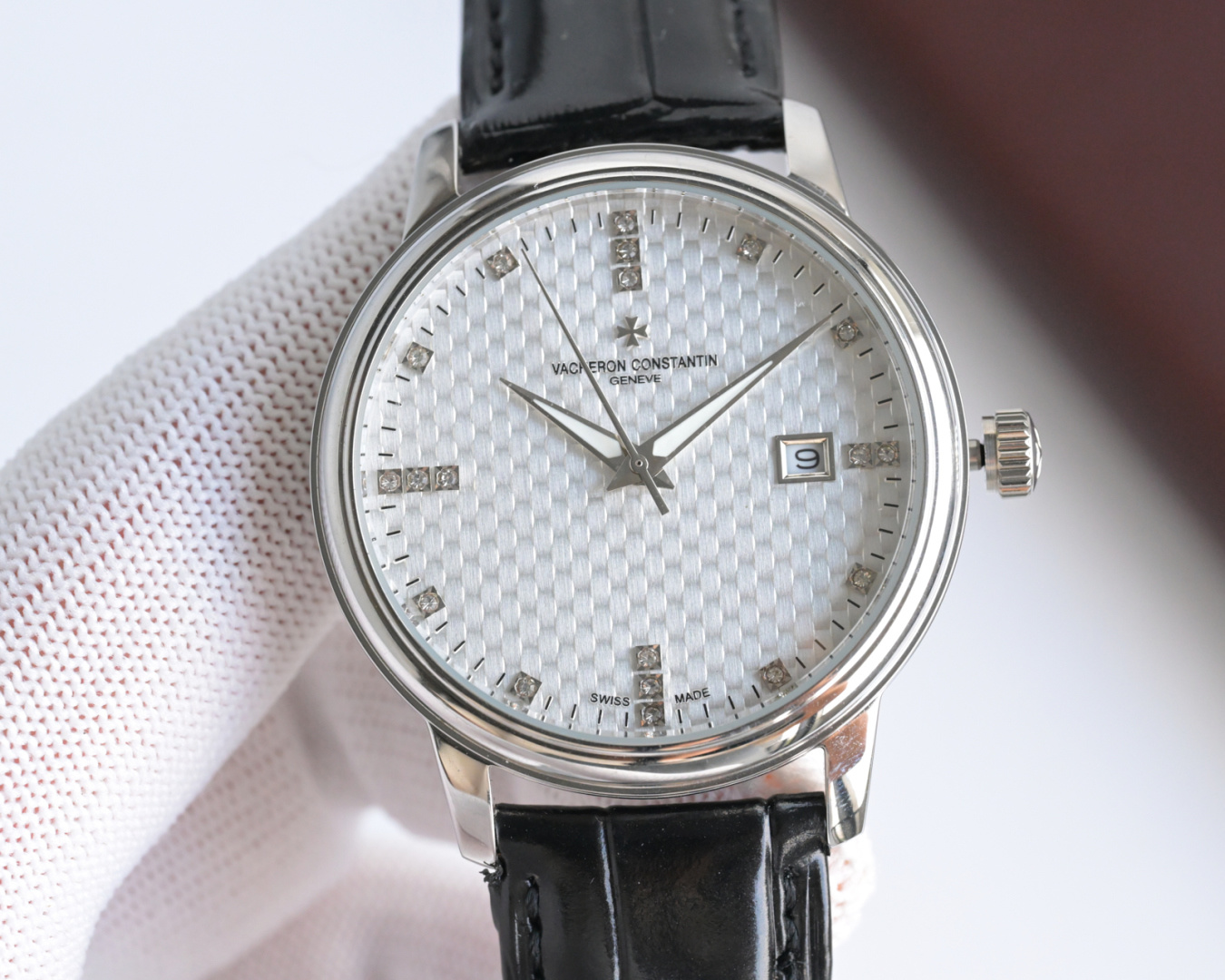 NO:821513,Produced in Taiwan, Platinum, Taiwan Factory’s new model mainly promotes Vacheron Constantin. In response to strong requests from major buyers, the latest men’s model Vacheron Constantin is finally launched today!  Simple and elegant!  Business first choice!  You deserve to own KZ2 movement with (zero repair) size 40 mirror sapphire glass never scratched material 316 stainless steel case power reserve 48 hours waterproof depth 100 meters Italian calfskin original pin buckle gift best luxury recommendation please look for Taiwan's exclusive quality, vacheron, cowhide19860909台湾 出品 白 金 台湾 Factory 新款主推江诗丹顿,应各大买家强烈要求,最新男款江诗丹顿今天终于面世了！简雅大方！商务优选！你值得拥有KZ2 机芯搭配（零返修） 尺寸40 镜面蓝宝石玻璃永不刮花 材质316精钢表壳 动力储存48小时 防水深度100米 意大利小牛皮原装针扣送礼最佳奢华推荐请认准台湾独家品质,,vacheron,cowhide,Watch