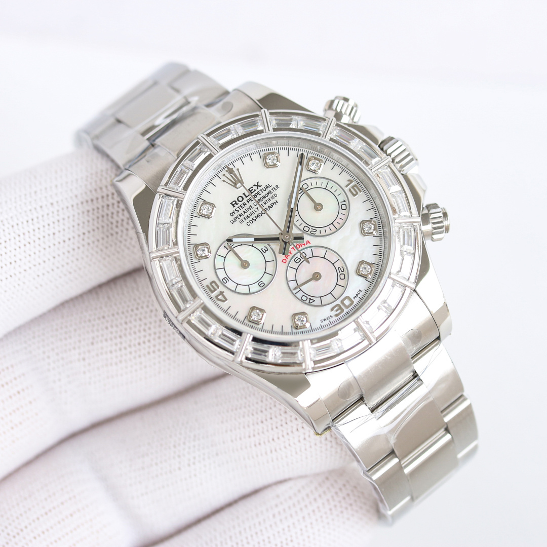 NO:640999,PPM modification, hidden bamboo diamond Daytona / using real Moissanite diamond ring mouth / built-in 4801 movement, the original movement can be used. In the long river of time, every watch carries a unique story and memory. However, when classic design meets modern creativity, when traditional craftsmanship meets the pursuit of individuality, a wonderful revolution in watch modification begins.  Watch modification is by no means a simple replacement of parts or modification of appearance, but an in-depth exploration and reinterpretation of the art of watchmaking. It is the perfect fusion of tradition and innovation, and the passionate collision of mechanical craftsmanship and fashion aesthetics. Every modification is like giving a new life to the watch, allowing it to bloom with unique brilliance as the years go by.  Our team of modification masters is composed of a group of professionals who are passionate and dedicated to the art of watches. They are proficient in every detail of the watchmaking process, from the fine adjustment of the movement to the careful design of the dial, from the material selection of the strap to the personalized customization of the bezel. They have devoted their efforts and wisdom to everything. With their superb skills and rich experience, they can turn your dream watch into reality and create a timepiece of art that is exclusive to you.  The modified watch not only has a new look in appearance, but also achieves a qualitative leap in performance and function. We use top watchmaking materials, such as luxurious carbon fiber, bright gemstones, etc., to give the watch excellent texture and durability. At the same time, through the optimization and upgrading of the movement, the accuracy and stability of the watch are improved, allowing you to enjoy the fashionable charm while also feeling the ultimate essence of watchmaking craftsmanship.  Whether it is a classic replica that pursues retro charm, or a fashion innovation that showcases modern technology; whether it is a unique customization that highlights your personal taste, or a cross-border design that incorporates multicultural elements, we can meet your every need and expectation for watch modifications. Let your watch no longer be a cookie-cutter timekeeping tool, but a fashion accessory that highlights your unique style and personality, and a focus piece that you can confidently wear on any occasion.  In this ever-changing era, let us embark on an extraordinary journey of watch modification together, reshape time with creativity and enthusiasm, and make every passing second a wonderful bloom of personality and taste.,19860909PPM改装,隐藏款竹节钻迪通拿/采用真莫桑钻圈口/内置4801机芯,可原装机芯. 在时光的长河中,每一块手表都承载着独特的故事与记忆.然而,当经典的设计遇上现代的创意,当传统的工艺邂逅个性的追求,一场关于手表改装的奇妙变革就此拉开帷幕. 手表改装,绝非简单的零件替换或外观修饰,而是一场对制表艺术的深度探索与重新演绎.它是传统与创新的完美融合,是机械工艺与时尚美学的激情碰撞.每一次改装,都如同赋予了手表新的生命,让它在岁月的流转中绽放出独一无二的光彩. 我们的改装大师团队,由一群对手表艺术充满热忱与执着的专业人士组成.他们精通制表工艺的每一个细节,从机芯的精细调校到表盘的精心设计,从表带的材质选择到表圈的个性定制,无一不倾注着他们的心血与智慧.凭借着精湛的技艺和丰富的经验,他们能够将您心中的梦想手表变为现实,打造出专属于您的时间艺术品. 改装后的手表,不仅在外观上焕然一新,更在性能与功能上实现了质的飞跃.我们选用顶级的制表材料,如奢华的碳纤维、璀璨的宝石等,为手表赋予了卓越的质感与耐久性.同时,通过对机芯的优化升级,提升了手表的精准度与稳定性,让您在享受时尚魅力的同时,也能感受到制表工艺的极致精髓. 无论是追求复古韵味的经典复刻,还是展现现代科技感的时尚创新；无论是彰显个性品味的独特定制,还是融合多元文化元素的跨界设计,我们都能满足您对手表改装的每一个需求与期待.让您的手表不再是千篇一律的计时工具,而是成为彰显您独特风格与个性魅力的时尚配饰,是您在任何场合都能自信佩戴的焦点之作. 在这个瞬息万变的时代,让我们一同踏上手表改装的非凡之旅,用创意与热情重塑时光,让每一秒的流逝都成为个性与品味的精彩绽放.,,Watch