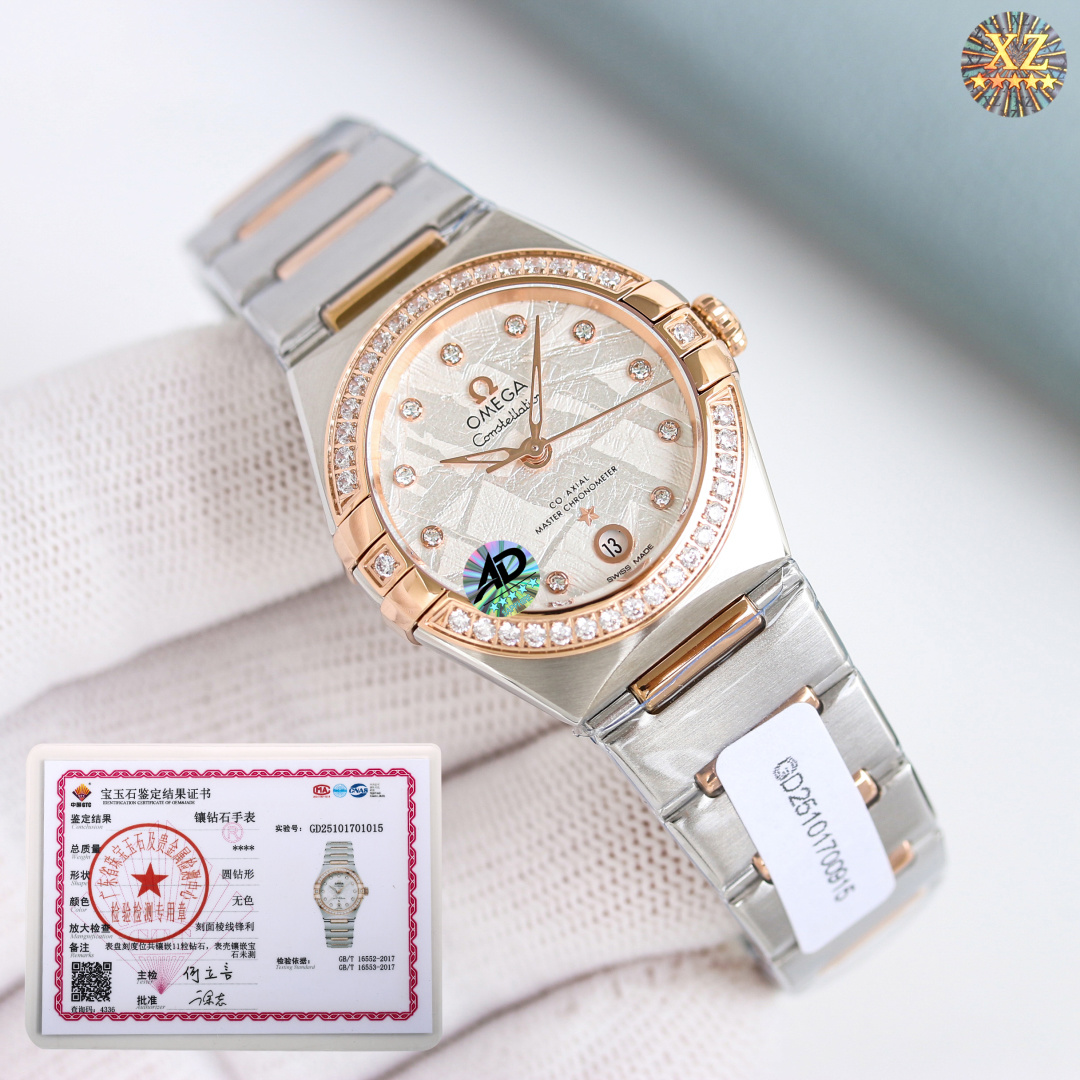 NO:662843,White gold, diamonds, 3s, real diamonds/highest version, Omega's fifth generation Constellation 29mm perfect work, the original disassembled dial is made of first-grade mother-of-pearl with unparalleled sparkle and 11 brilliant-cut diamonds!  Brilliant, literally set with 11 vs. South Africa diamonds. This data is a whole circle larger than previous generations. The diamonds are big enough to sparkle!  Equipped with an Omega certificate from China's GTC testing agency, it took a year for the large product to finally be shipped. The production process is extremely demanding and the quantity is limited!  The fifth generation of Omega’s classic Constellation, the Constellation series is the most classic in the entire Omega series. The women’s Constellation is full of femininity after getting started!  After the fourth generation constellation was launched, it can be said to be the most classic constellation in history!  Compared with the old model, the dial, hands, bottom cover, strap, movement and case are all upgraded!  Upgrade () coaxial movement, (extremely stable) details will be explained in detail picture 1!  Equipped with accurate and durable travel time!  Roman numerals on the circle and see-through bottom cover, the restoration is comparable to the original version!  The genuine molded case and strap are made of 316L fine steel CNC polished, and the cost is far higher than other versions on the market!  The claws are slender, and the polished metallic luster is in sharp contrast to the delicate brushed metal texture of the case.  Highlight the quality of the watch!  The fine sand color polishing effect of the strap and case is consistent with the original version!  ,,omega19860909白 金 钻 3s 真钻/最高版本 欧米茄第五代星座 29mm完美之作,原装拆解表盘采用一级珍珠母贝无敌闪耀搭配11颗明亮式切割钻！熠熠生辉,字面镶嵌11 颗vS南非钻石这个数据要比历代整整大上一圈,钻够大才够闪！配中国 GTC检测机构证书欧米茄,大货历时一年,终于出货,制作过程极其苛刻,数量有限！欧米茄的经典星座第五代,星座系列是欧米茄全系中最经典的一款.女款星座上手后女人味士足！四代星座上市后,可谓是星座历代最经典的一款！对比老款,在表盘,表针,底盖,表带,机芯,表壳全部升级！升级() 同轴机芯,（极其稳定）细节会在细节图一讲解！搭载走时精准耐用！圈口罗马数字,透底底盖,还原度媲美原版！正品开模的表壳表带,采用 316L精钢 CNC打 磨,造价远超市面其他版本！托爪 更为纤细,抛光后散发的金属光泽 与表壳细腻的金属拉丝纹理形成鲜 明的对比．凸显出腕表的质感！ 表带与壳的面砂色打磨细腻效果跟原版一致！,,omega,Watch