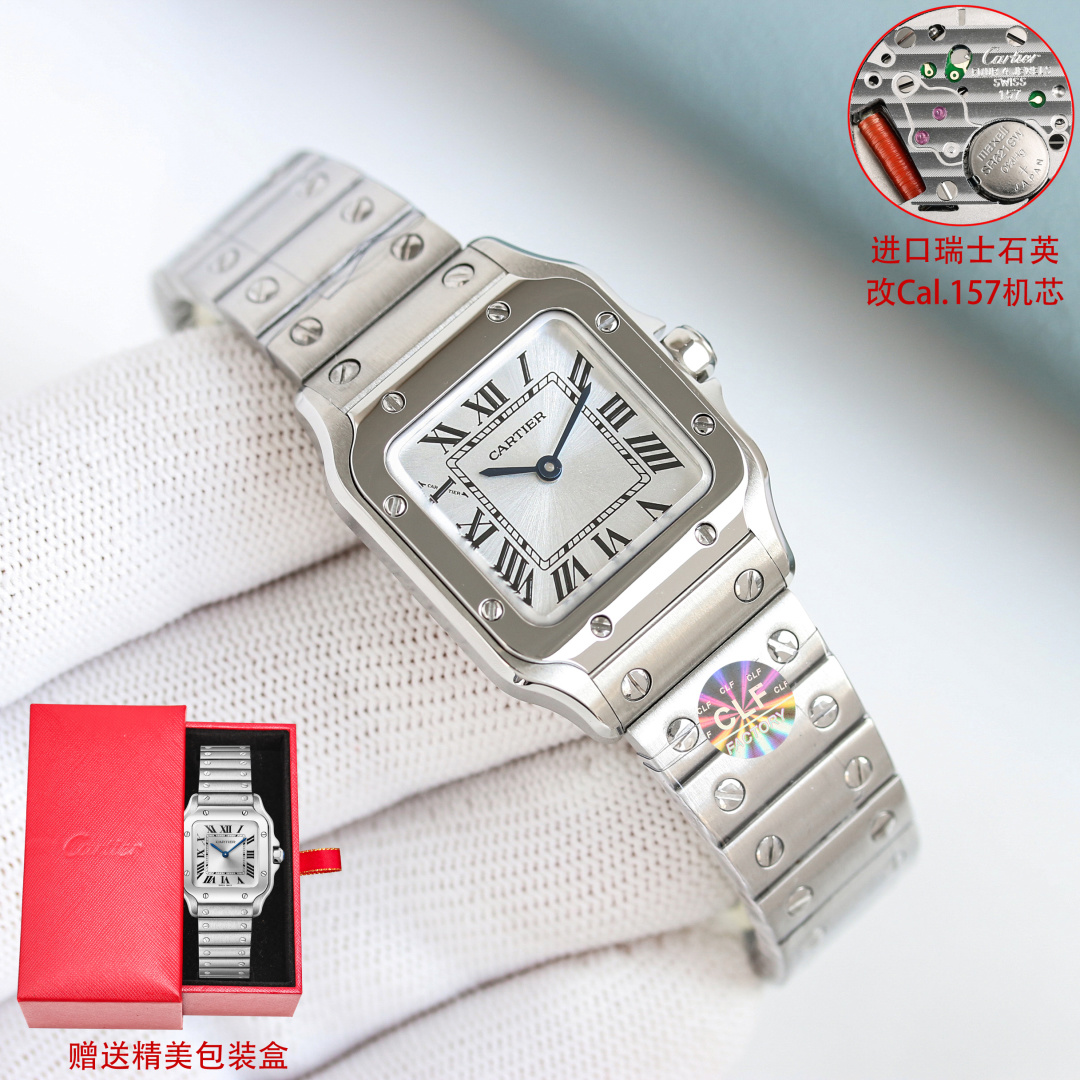 NO:715108,CLF Cartier Mini Size Women's Santos Silver-plated frosted dial Roman numerals Sword-shaped blue steel hands Sapphire crystal Movement: Imported Swiss quartz modified Cal.157 movement Case 27mm34.5mm7.4mm Strap QuickSwitch quick-release bracelet Love neutral and refreshing style, pursue 'salt or sweet' versatile sense Pioneer, power, urban modern, handsome and recognizable  Commuting + leisure switching, strong and soft, neat lines, unisex style for both men and women, legend designed for pilots, full of industrial style, orbital scale, retro and architectural aesthetics, stuart weitzman, cartier19860909CLF 卡地亚 迷你尺寸 女款山度士 表盘镀银磨砂表盘 罗马数字时标 剑形蓝钢指针 蓝宝石水晶镜面 机芯:进口瑞士石英改Cal.157机芯 表壳27mm34.5mm7.4mm 表带QuickSwitch快拆式表链 爱中性飒爽风,追求“可盐可甜”百搭感 先锋、力量、都市摩登,帅得很有辨识度 通勤+休闲切换 刚柔并济,线条利落,男女通杀的中性风,为飞行员设计的传奇,工业风拉满,轨道式刻度,复古又带建筑美学,,stuart weitzman,cartier,Watch