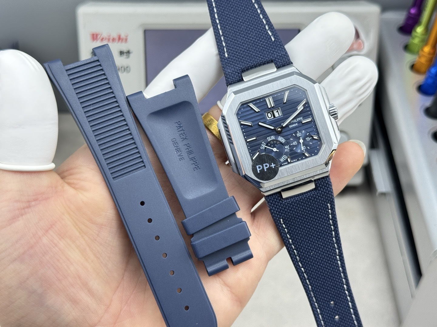 NO:728519,PP+TV: Flat price for glue/leather/steel straps: free tape.” PP+Factory “New work for the new year – free pair of tapes.” In 2026, Patek Philippe launched a new series of CUBITUS 5822-001 platinum watches, with instant jump oversized date, day of the week and moon phase display functions. This Cubitus bracelet and dial are both classic and fashionable, with a perfect balance of elegance and high-end sense.  Highlights and Features 1 Movement: Manual 240 Pearl Tuo movement and 240 automatic mechanical version with 2PP+ customized version available. Customized tape will be given when ordering the belt style. First come first served gift. Best luxury recommendation. 3 Steel belt: 316L customized ergonomic strap, new buckle style. Belt and tape styles are available in various colors. 4 Case: White shell electroplated platinum material, glossy color  It is more eye-catching. The size is 45mm and the thickness is only 11.8mm, which is close to the original. It is the diagonal length of the case (i.e. 10 o'clock to 4 o'clock). Because the case is approximately square, the width of the upper and lower sides will be less than this value, so the visual effect is not very great. (Adjust the calendar after adjusting it to 12 o'clock to avoid calendar jamming! It does not jump to the 1st until the 31st of each month)  Produced by PP+, keep improving, welcome to taste! ,,patek philippe,bracelet!19860909PP+电视机:胶/皮/钢带统一价:送胶带” PP+Factory “开年新作-赠送胶带一副” 2026百达翡丽重磅推出新系列CUBITUS 5822-001铂金腕表,瞬跳超大日期,星期及月相显示功能. 这款Cubitus手链及表盘,既经典又时尚,优雅与高级感完美平衡. 亮点特色1机芯:手动240珍珠陀机芯和240自动机械两种版本可选择2PP+定制版本,皮带款式下单送定制胶带,先到先得送礼最佳奢华推荐3钢带:316L定制级人体工程学表带,新扣款式.皮带胶带款式多种颜色可选择4表壳:白壳电镀铂金材质,色泽光感更加亮眼,尺寸45mm毫米厚度仅11.8mm接近原装,为表壳对角线长度(即10点位至4点位),因为表壳近似于方形,上下边的宽度会小于这一数值,所以视觉效果并不是很大.（调日历一定要调到12点后才调整日历,避免卡历！每月是走到31号才跳到1号） PP+出品 精益求精 欢迎品鉴！,,patek philippe,bracelet,Watch