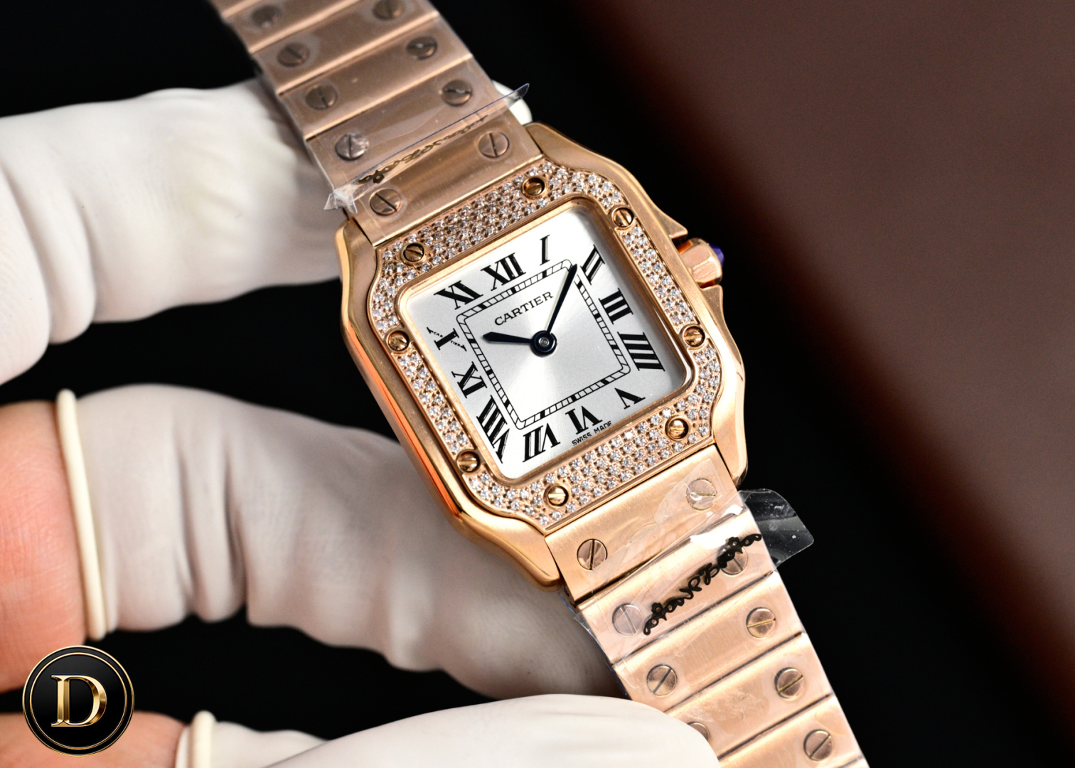 NO:741742,2026 first public launch of new model, genuine open mold, Taiwan factory V12 version Cartier, women's small Santos, silver-plated frosted dial, Roman numeral time scale, sword-shaped blue needle (ultra-thin series) Movement type: imported quartz movement.  Table diameter: Women's 27×34.4mm Case material: 316 stainless steel, sapphire crystal glass, steel belt Cartier's unique screws, the details and workmanship are consistent with the original, three codes in one.,,cartier198609092026首次公开推出新款 正品开模 台湾厂V12版卡地亚,女款小山度士 镀银磨砂表盘 罗马数字时标 剑形指蓝针（超薄系列）机芯类型:进口石英机芯. 表径:女27×34.4mm表壳材质:316精钢.蓝宝石水晶玻璃,钢带卡地亚独有螺丝钉,细节做工与正品一致,三码合一.,,cartier,Watch