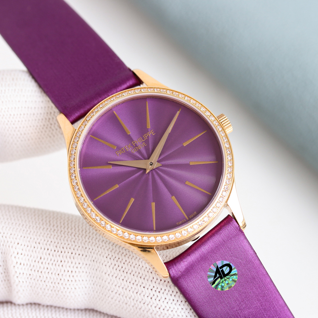 NO:741753,GS factory's new Patek Philippe classic women's watch series 4997/200R-001 model 1. Equipped with a fully automatic integrated cal. movement 2. The dial is decorated with embossed patterns, with coated hour markers, and faceted sword-shaped hands, which is an ultra-thin design of similar products 3. The glass is sapphire double divination glass, ultra-thin satin calfskin, with Patek Philippe pin buckle  4. The ultra-thin watch has a diameter of 35mm and a thickness of 9.5mm. It is a must-have ultra-thin women's watch for all women. Produced by GS, it must be a high-quality product!  ,,patek philippe,cowhide19860909GS厂新款百达翡丽古典女款表系列4997/200R-001型号 1.搭载全自动一体cal.机芯 2.表盘饰有压花图案,搭配涂层时标,琢面剑形指,是同类产品超薄设计 3.玻璃为蓝宝石双卜玻璃,超薄缎纹小牛皮,搭配百达翡丽针扣 4.超薄表径尺寸为35mm,厚度9.5mm,是为所有女士所必备的一款超薄女表. GS出品,必属精品！,,patek philippe,cowhide,Watch