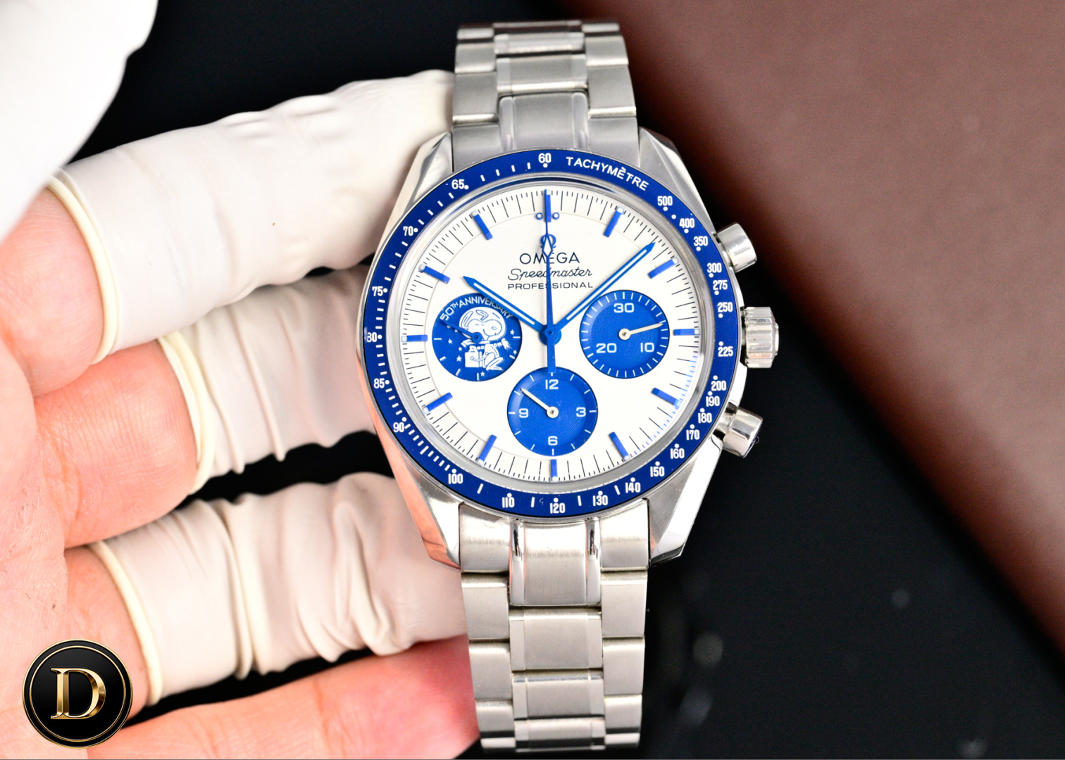 NO:821825,Produced by O1 Leather belt model Steel belt model O1 Factory The first choice for cost performance SF8 Omega OMEGA Speedmaster series .32.42.50.02.001 'Full version' Snoopy 50th anniversary commemorative watch 1 The chamfering and brushing polishing on both sides of the case are consistent with the original version. 2 The workmanship and color of the ceramic ring are consistent with the original version  3. The movement adopts 3861 manual winding, which is the same as the original version. The movement has been upgraded and improved in many aspects to be more stable than before. O1 product takes you into the most perfect Snoopy space travel at the least cost. Luxurious and exquisite, recommended men's multi-functional mechanical watch. For the best luxury recommendation as a gift, please look for the exclusive quality of O1, omega.19860909O1 出品 皮带款 钢带款  O1 Factory 性价比首选SF8 欧米茄 OMEGA 超霸系列 .32.42.50.02.001 “满配版”史努比50周年纪念腕表 1表壳两侧的倒角以及拉丝打磨均做到和原版一致. 2陶瓷圈口做工颜色均跟原版一致 3机芯采用3861手动上链跟原版一致,机芯经过多方面升级改良比之前更加稳定. O1出品花最少的钱带你进入最完美史努比太空遨游 奢华精致推荐男士多功能机械腕表 送礼最佳奢华推荐请认准O1独家品质,,omega,Watch
