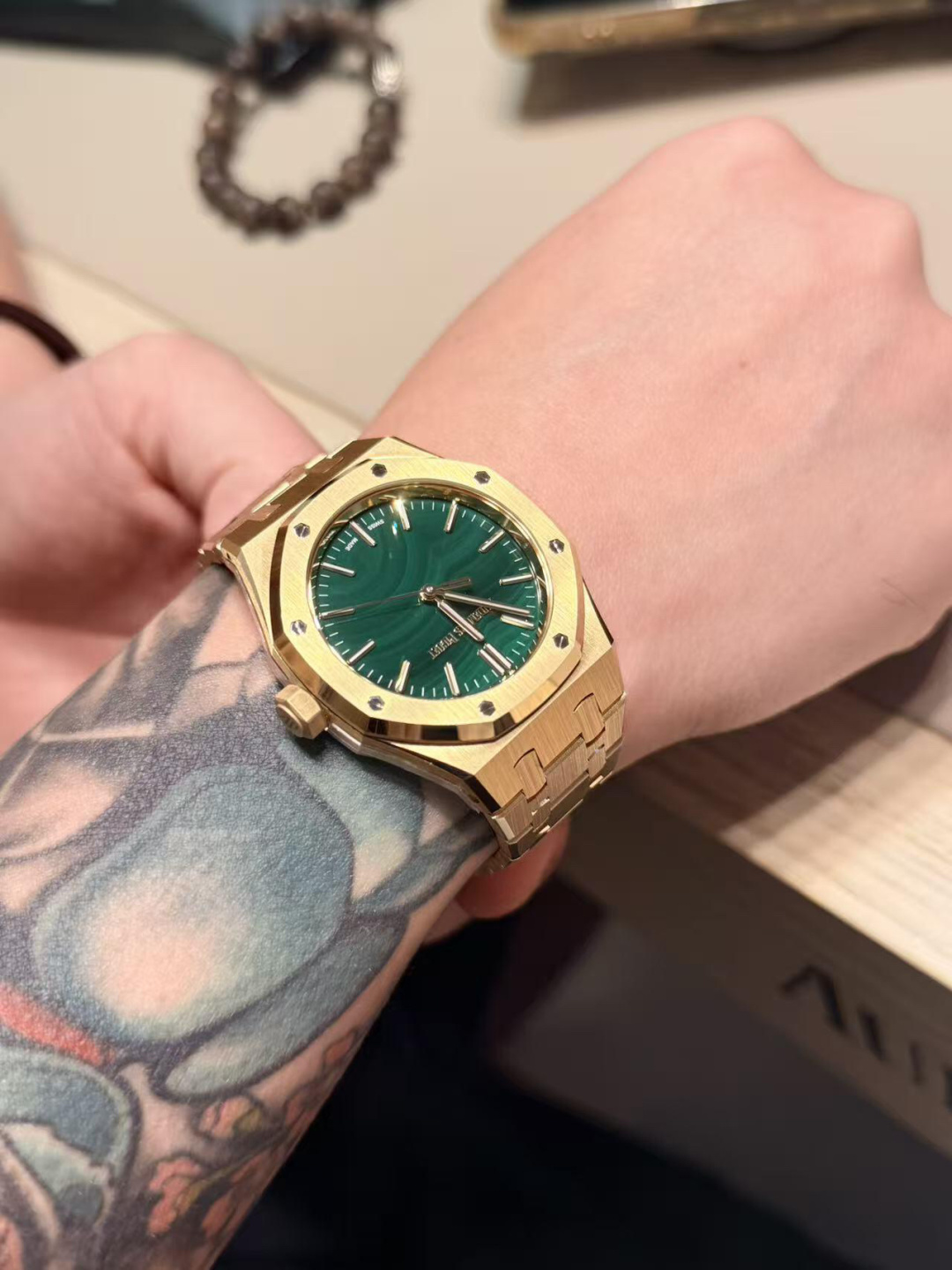 NO:882029,APW-Annual New Product '41mm Malachite Face' Audemars Piguet Malachite 41mmA new model 15513, gold malachite green dial has arrived!  !  !  Built-in 4309 integrated movement!  !  !  ,,audemars,gold19860909APW-年度新品“41mm孔雀石面” 爱彼孔雀石41mmA新款15513,黄金孔雀绿表盘到货！！！ 内置4309一体机芯！！！,,audemars,gold,Watch