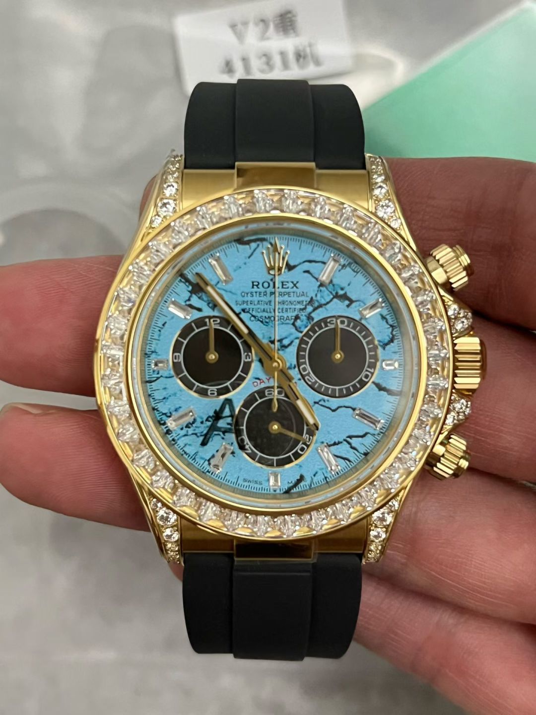 NO:944048,'Real Photos' Turquoise VS Ditong with the same weight is in stock. The whole series is available, 132g-138g (the length of the tape determines the weight) - 4131 integrated movement,19860909《实拍图》绿松石 VS同款克重迪通拿到货 全系列有货 132g-138g（胶带长短决定重量）-4131一体机芯,,Watch