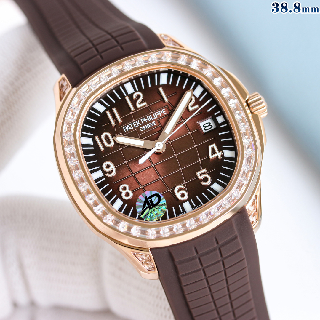 NO:944330,Patek Philippe Grenade AQUANAUT series mechanical watch, 5167/300G-series!  Special hidden model, the bezel and lugs are upgraded and inlaid with imported T-square bricks!  The bold design of the grenade shape shows the dynamic and fashionable charm of the wrist timepiece. It also highlights the exploration spirit of men and women who yearn for distant places, without losing its elegance and refinement, highlighting the temperament of a sports watch. 1. The watch case still retains the rounded octagonal appearance and is made of 904 stainless steel. It is polished and polished to show a more exquisite and gorgeous design style. The material is sturdy and durable, with a diameter of 38.8mm.  2. The crown is also made of fine steel. The screw-in design ensures the waterproof performance of the watch. The anti-slip texture design ensures that the watch can accurately adjust the time, ensuring that every watch is 100% waterproof. 3. The tapes are made of the same natural 'Tropical' composite rubber material. The waterproof watch strap shows the advantages of composite materials and is comfortable to wear. It is extremely resistant to abrasion, abrasion, seawater corrosion and ultraviolet radiation.  4. A perfect clone of Aquanaut’s classic folding clasp, even the very small corners are chamfered to ensure a restored sense of comfort. [Dial Pointers] 1. The dial and hands adopt a consistent luminous effect. The dial is designed with inspiration from the earth’s network, with a relief pattern on the bottom and clear layers, all consistent with the look and feel.  2. The dial scales all use three-dimensional Arabic numerals. Each three-dimensional time scale is handmade. The time scales and hands are coated with the same Superluminova luminous coating. The time can be easily read even in the dark. 3. The calendar window of each watch must be horizontally aligned without deflection and obstruction. [Movement]  1. The movement adopts the exclusive upgraded and customized Cal. Imported 330SC movement, which has super stable quality and a power reserve of up to about 55 hours, basically guaranteeing zero failure. 2. The movements are all finely engraved, clear and not worn, and the texture is the ultimate. GR factory craftsmanship spirit, focusing on quality!  ,,patek philippe19860909百达翡丽手雷AQUANAUT系列机械腕表,5167/300G-系列！特殊隐藏款,表圈表耳升级镶嵌进口T方砖！产品以手雷形状大胆的设计,展现腕间时计的动感时尚魅力,也彰显了男士与女士向往远方的探索精神,又不失典雅精致,凸显运动腕表的气质. 1.表壳依旧保留圆润的八角形外观,采用904精钢材质打造而成,经抛光润饰,更显精美华丽的设计风格,材质坚固耐用,直径38.8mm 2.表冠同样采用精钢材质打造而成,旋入式设计保证腕表防水性能,防滑纹理样式设计保证腕表可以精准校时,保证每一只腕表都做到百分百防水测试. 3.胶带均采用与一致的天然“Tropical”复合橡胶材质,防水表带尽显复合材质的优势佩戴舒适,极其耐磨擦、耐磨损、耐海水腐蚀且抗紫外线辐射. 4.完美克隆Aquanaut经典式折叠式表扣,即使在非常细小的拐角处上也做有倒角润饰,确保还原般的舒适感.【表盘指针】 1.表盘及指针均采用一致的夜光效果,表盘以地球网络状灵感设计,底部浮雕图案,层次分明,均与一致观感. 2.表盘刻度均与一致采用立体阿拉伯数字时标,每个立体时标刻度是纯手工制作而成,时标和指针上都涂了一致Superluminova夜光涂层,即使在黑暗中也可以轻松读取时间. 3.日历窗口每一只腕表做到水平正位,不出现偏斜遮挡.【机芯】 1.机芯采用独家升级定制的Cal.进口改330SC机芯,质量超级稳定,动力储时长达55小时左右,基本做到零故障的保障. 2.机芯全部精雕刻字,清晰不磨损,纹理做到极致.  GR工厂匠工精神,专注品质！,,patek philippe,Watch