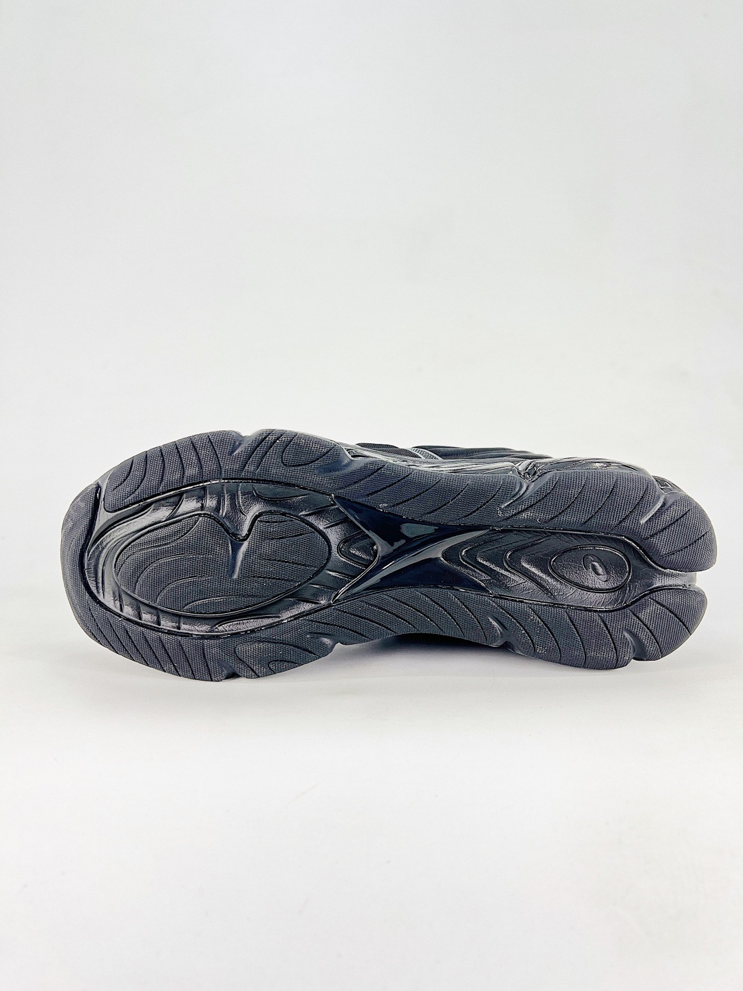 💰200 高性价比版本
【ASI】Asics Gel-Quantum 360 VIII GTX × Dime 舒适柔软 低帮 休闲跑步鞋
ASICS (亚瑟士)是日本实业家鬼冢喜八郎创立的跑鞋运动品牌,名字想法源自著名的拉丁谚语“AnimaSana In Corpore Sano”,意为“健全的精神寓于强健的体魄”。正如其名字的含义,ASICS亚瑟士一直坚信保持身体的健康与活力是打造健康快乐的生活方式的最佳途径。亚瑟士的跑鞋、篮球鞋等系列集专业与美貌于一身,拥有极高的热度。2016年,ASICS在“2016年日本最佳全球品牌”排行榜名列第17名。
货号:1203A593-200
尺码:40 40.5 41 42 42.5 43 44 45