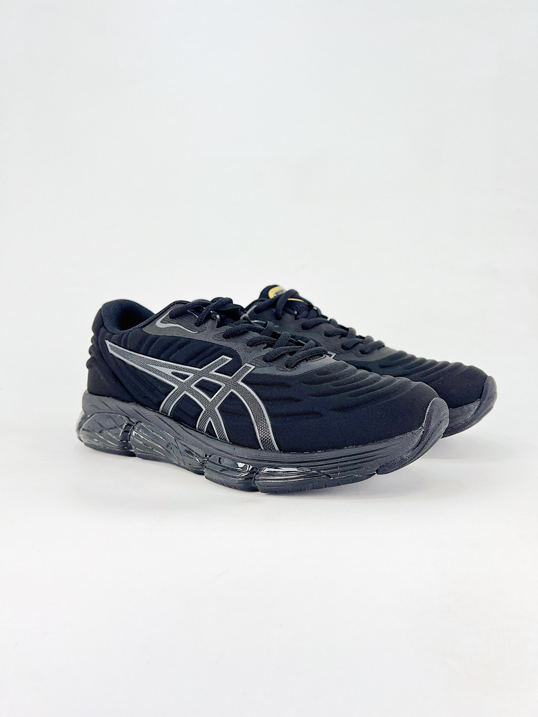 💰200 高性价比版本
【ASI】Asics Gel-Quantum 360 VIII GTX × Dime 舒适柔软 低帮 休闲跑步鞋
ASICS (亚瑟士)是日本实业家鬼冢喜八郎创立的跑鞋运动品牌,名字想法源自著名的拉丁谚语“AnimaSana In Corpore Sano”,意为“健全的精神寓于强健的体魄”。正如其名字的含义,ASICS亚瑟士一直坚信保持身体的健康与活力是打造健康快乐的生活方式的最佳途径。亚瑟士的跑鞋、篮球鞋等系列集专业与美貌于一身,拥有极高的热度。2016年,ASICS在“2016年日本最佳全球品牌”排行榜名列第17名。
货号:1203A593-200
尺码:40 40.5 41 42 42.5 43 44 45