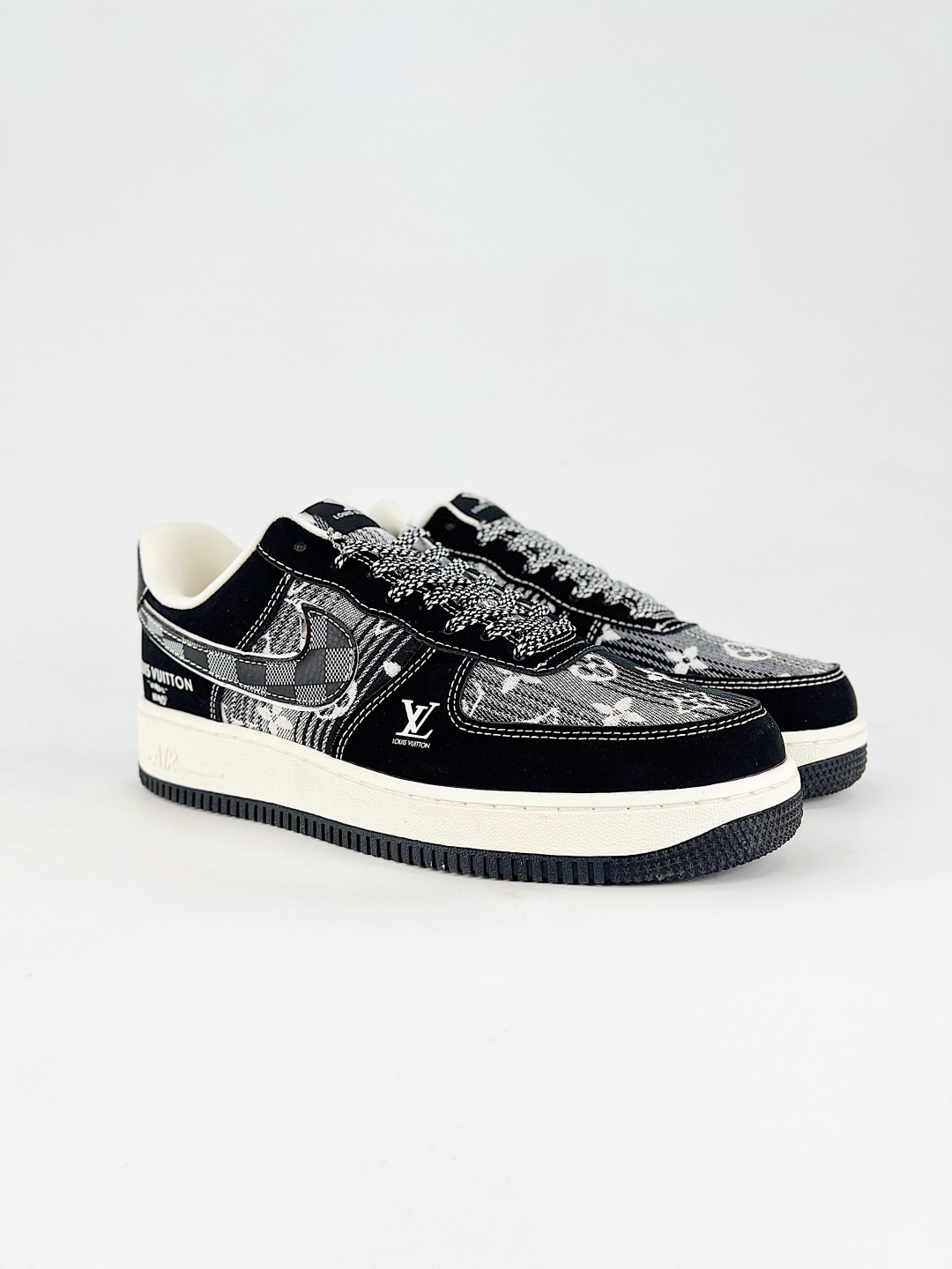 💰360 终端
Nike Air Force1 07 lo  LV系列
定制空军
#原楦头原纸板  打造纯正空军版型
#专注外贸渠道  全掌内置蜂窝气垫 
#原盒配件 原厂中底钢印、拉帮完美  
货号：L1979 108
尺码：36 36.5 37.5 38 38.5 39 40 40.5 41 42 42.5 43 44 45